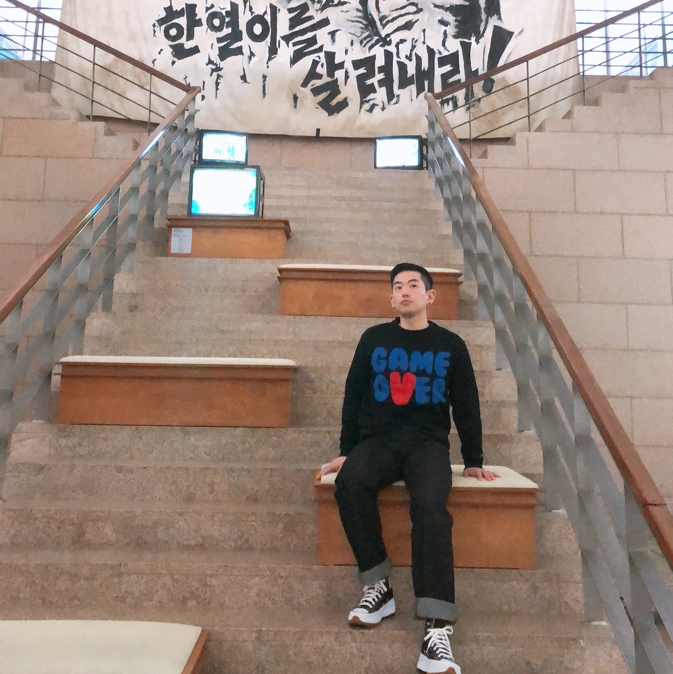 Converse Run Star Hike Hi Black White Gum 착용 스타일