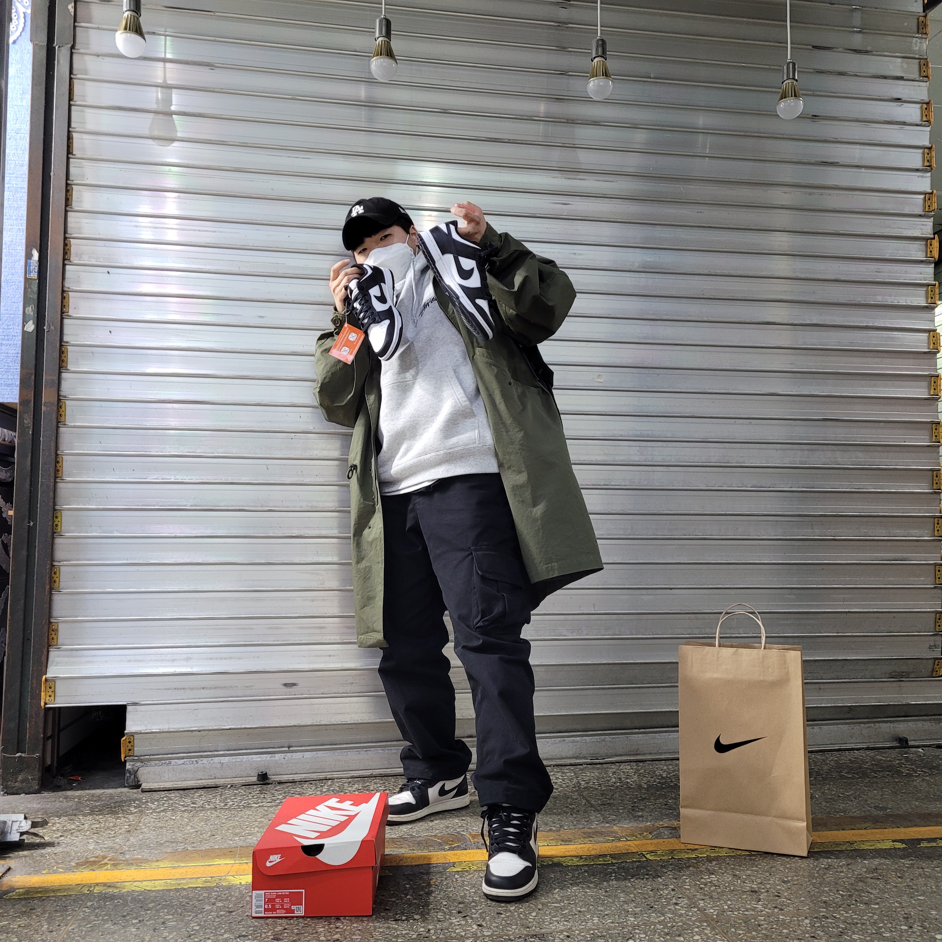 Nike Dunk Low Retro Black, Jordan 1 Retro High OG Black White 2014 착용 스타일