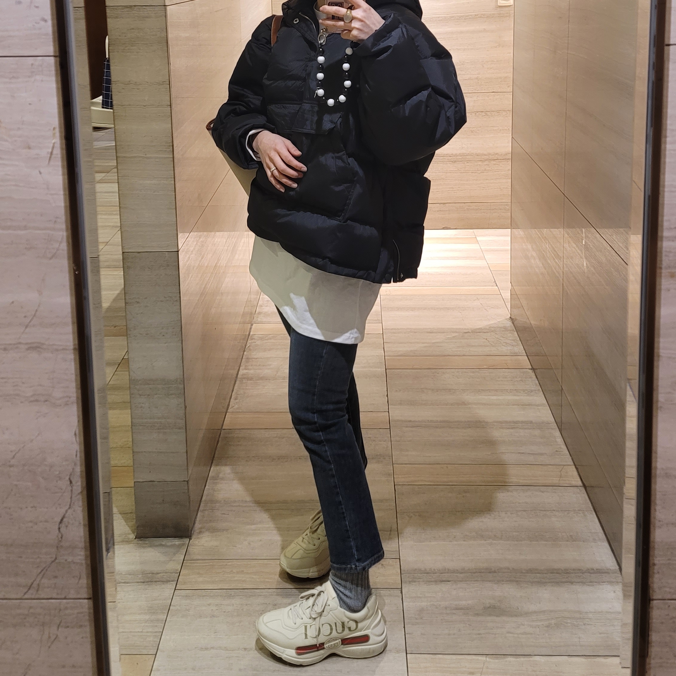Gucci Rhyton Leather Sneakers Logo 착용 스타일
