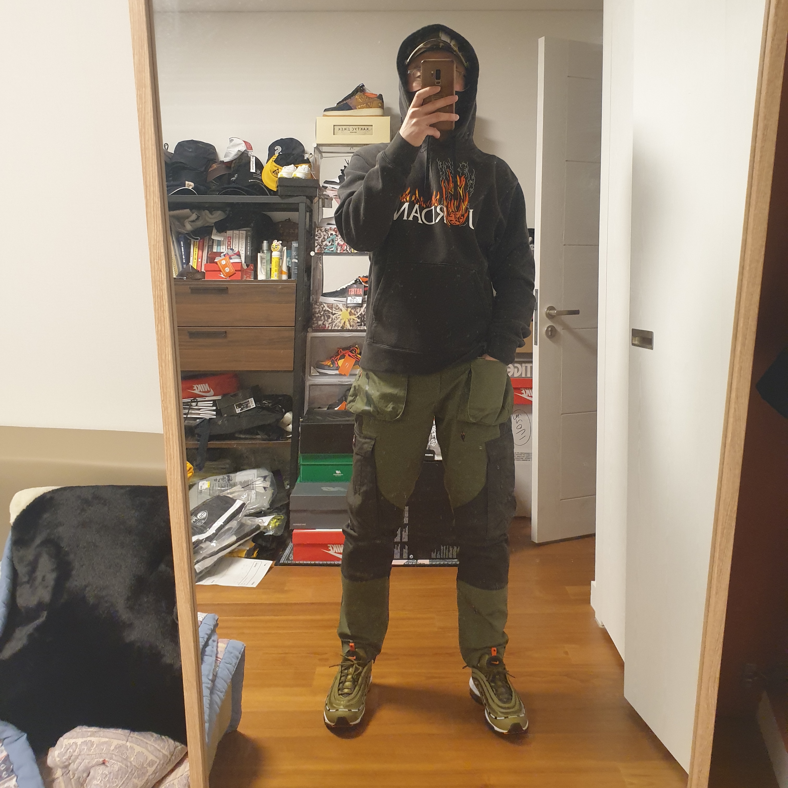 Jordan x Travis Scott Cargo Pants Olive, Jordan x Travis Scott MJ Fleece Hoodie - Asia 착용 스타일 - 2