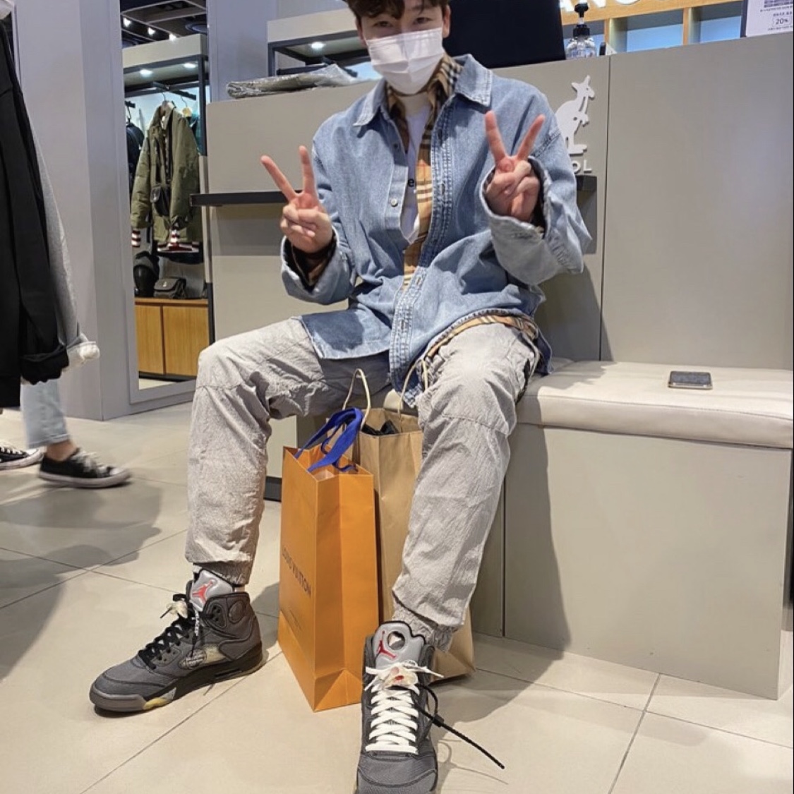 Jordan 5 x Off-White Retro SP Black Muslin 착용 스타일