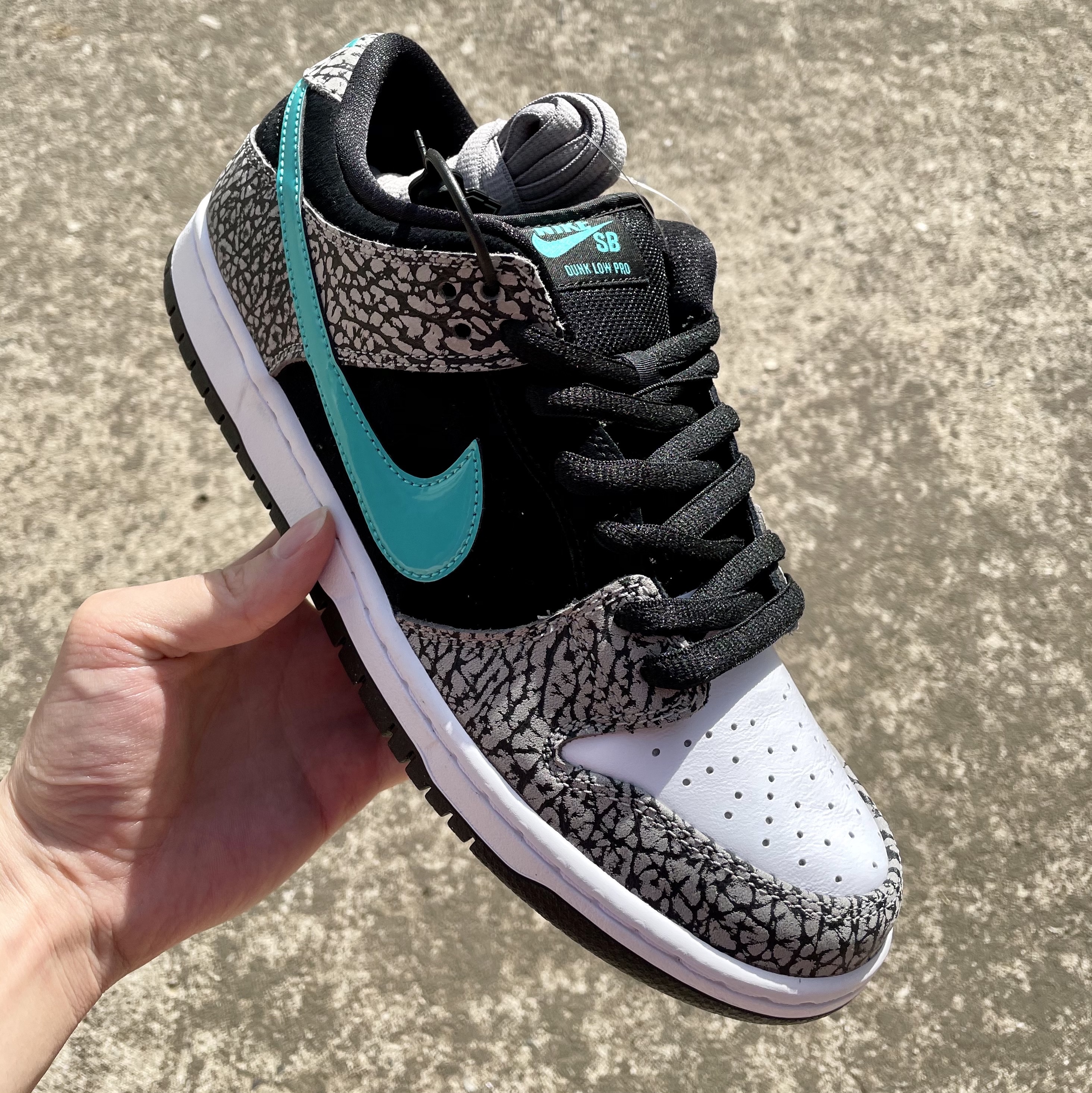 Nike SB Dunk Low Pro Clear Jade 착용 스타일