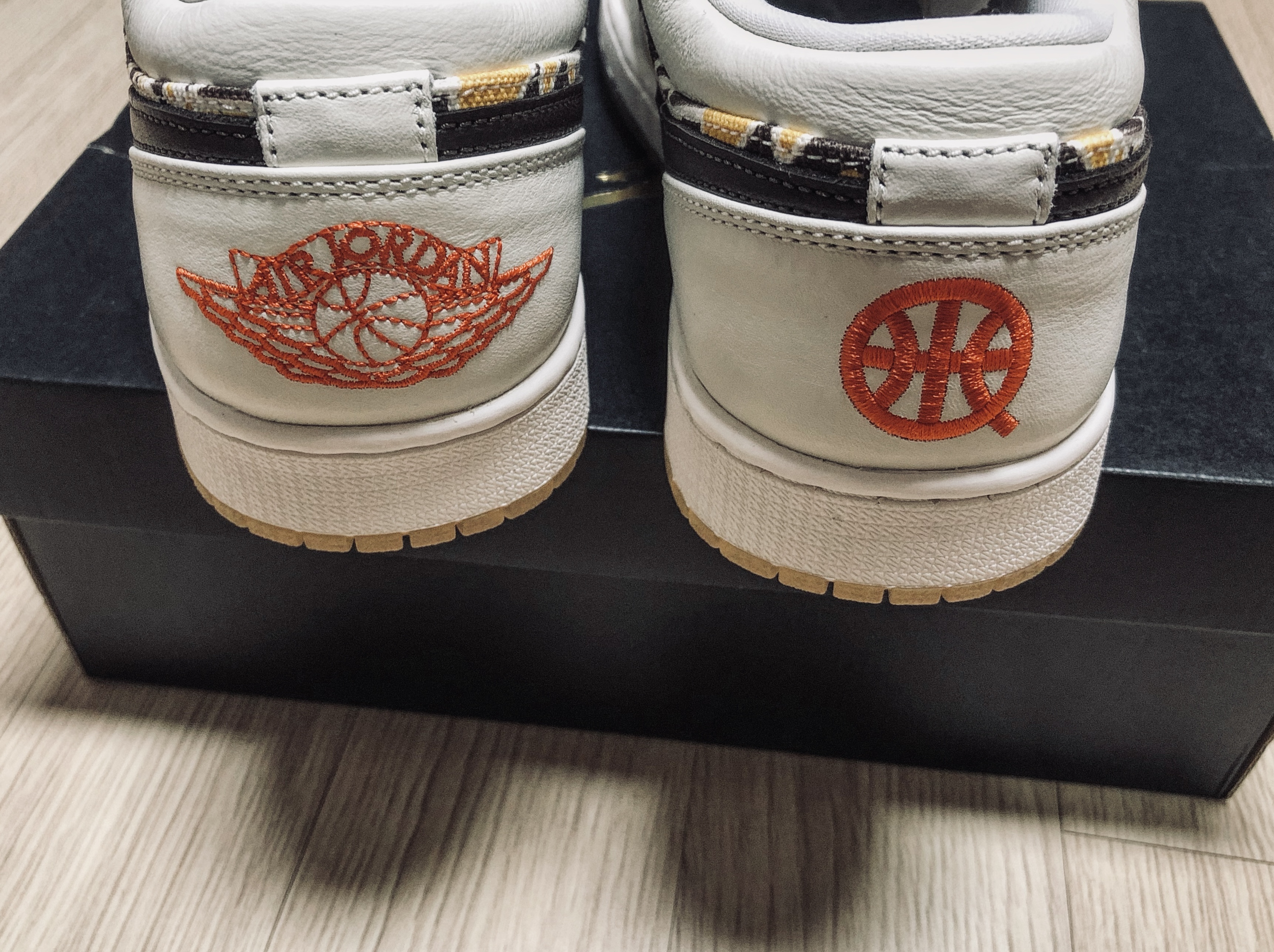 Jordan 1 Low Quai 54 Sail Brown 착용 스타일