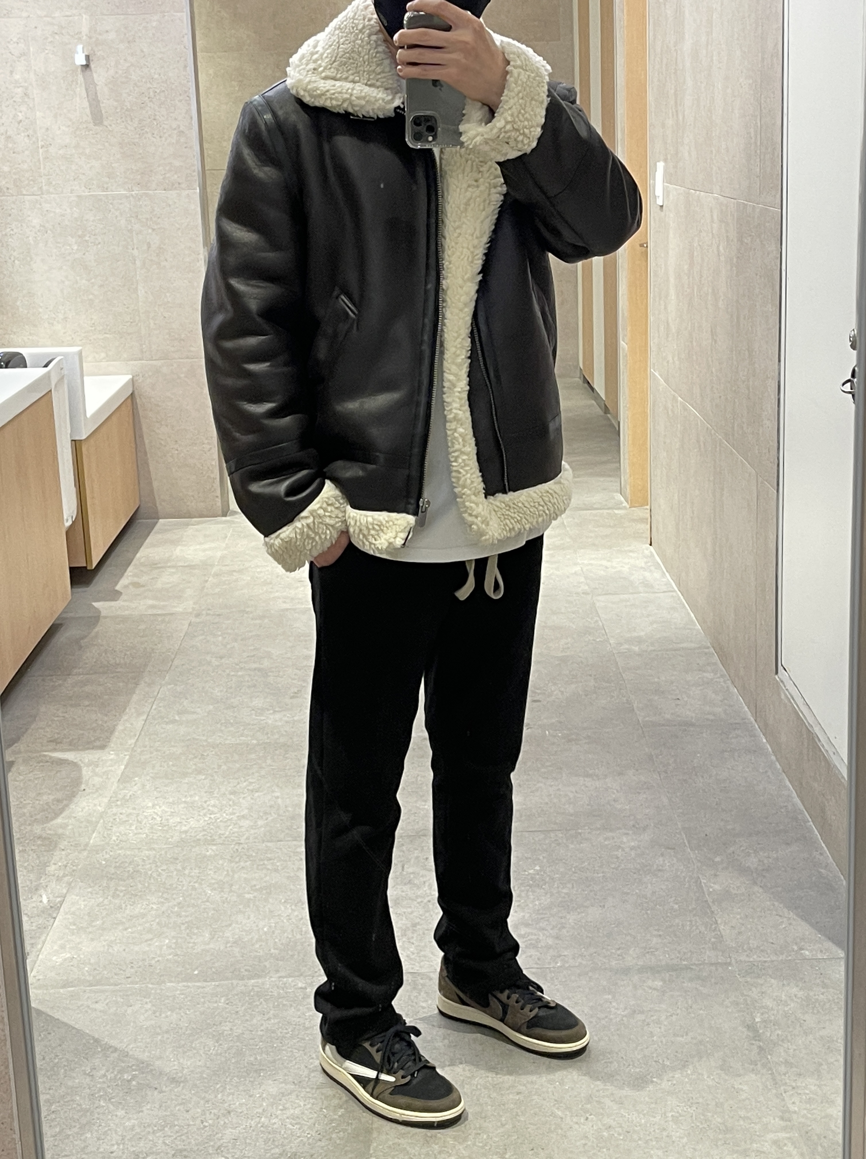 Jordan 1 x Travis Scott Retro Low OG SP Mocha 착용 스타일
