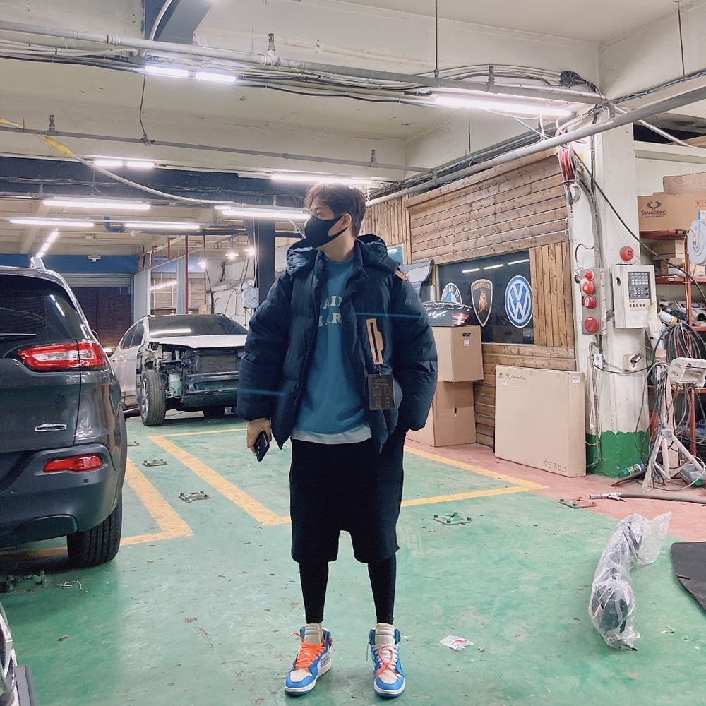 Jordan 1 x Off-White Retro High University Blue 착용 스타일