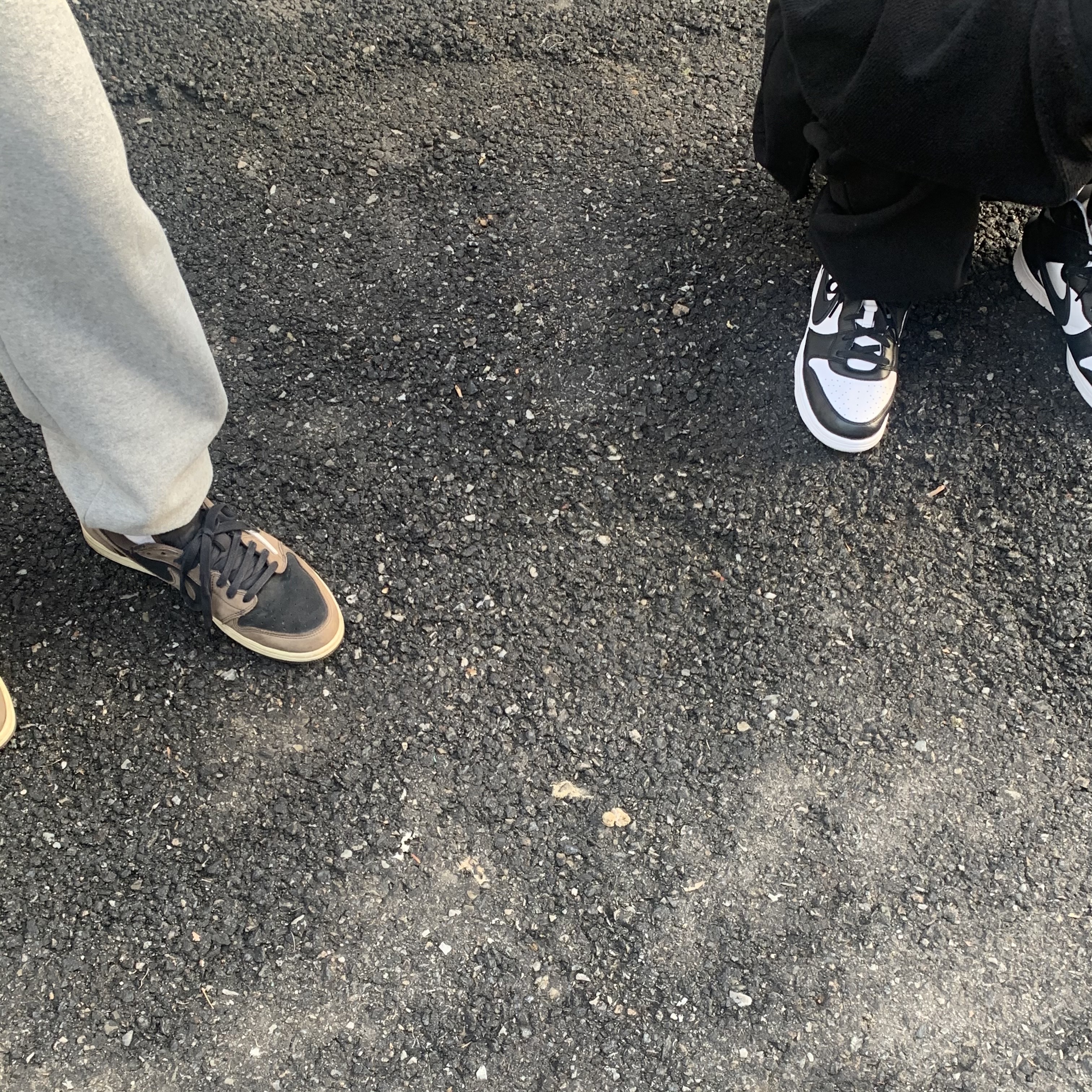 Nike x Ambush Dunk High Black, Jordan 1 x Travis Scott Retro Low OG SP Mocha 착용 스타일