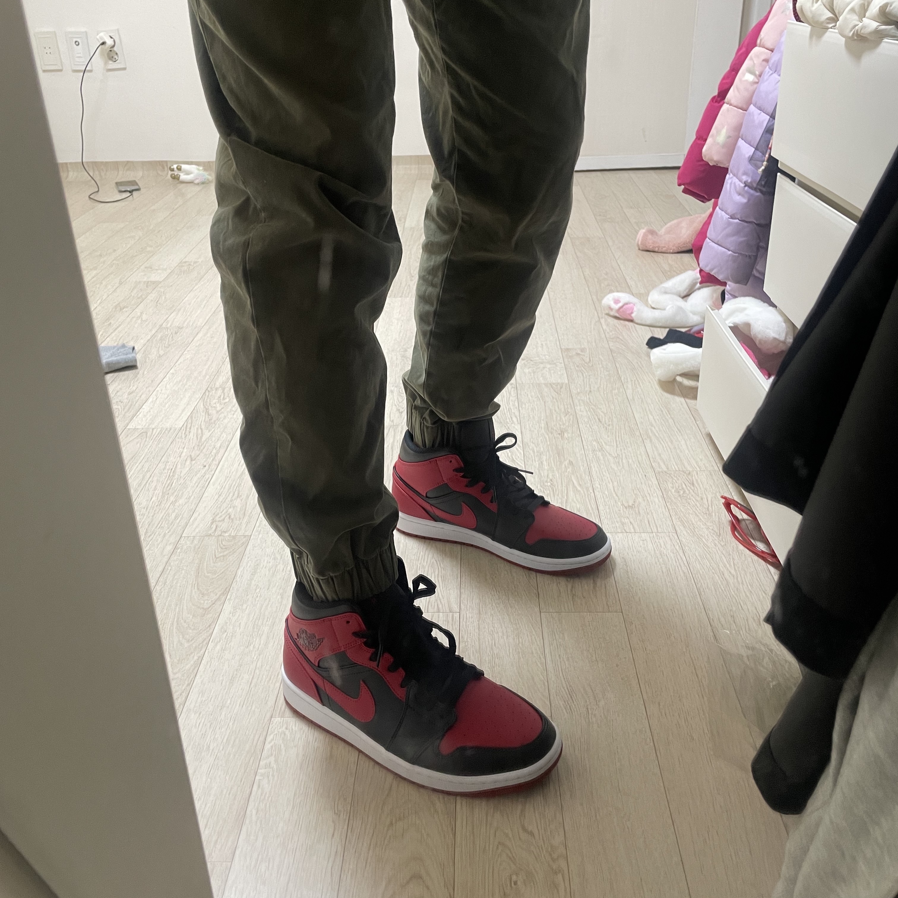 Jordan 1 Mid Bred Banned 2020 착용 스타일 - 3