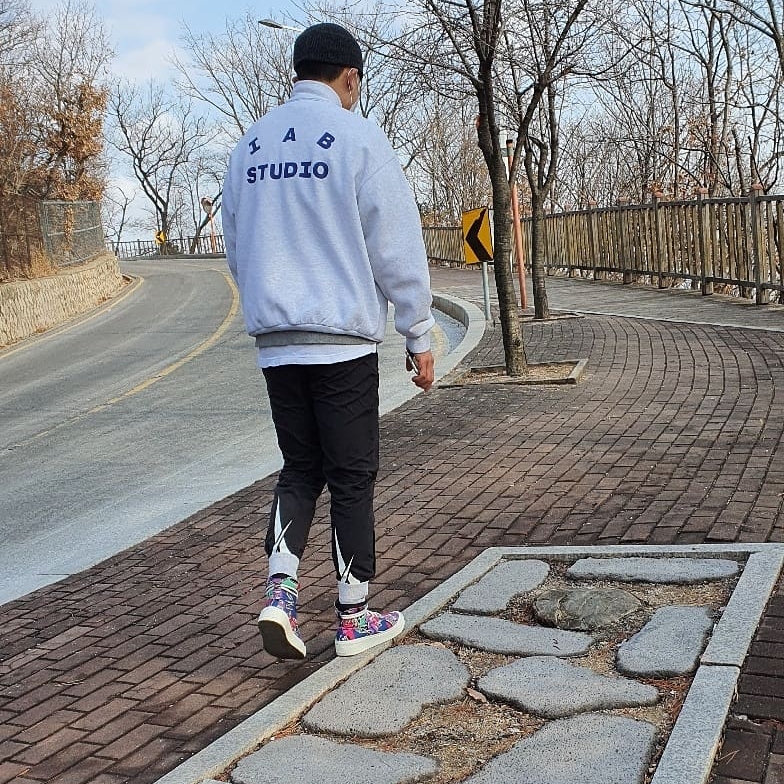 Converse x Fear of God Essentials Skid Grip Hi, IAB Studio Half Zip Pullover Light Gray 착용 스타일 - 1
