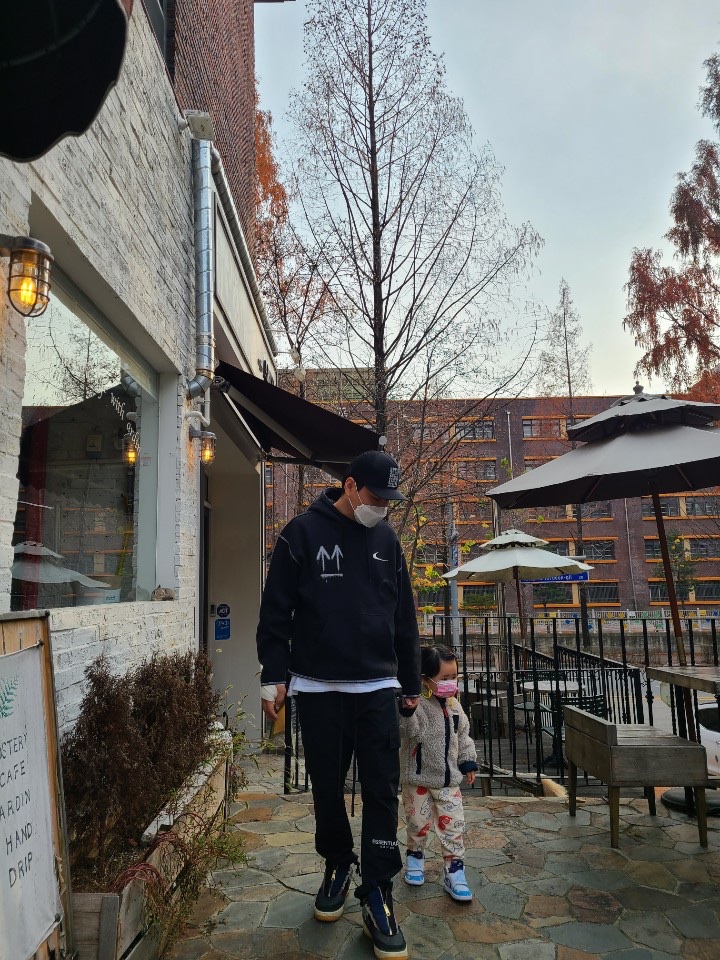 Nike x Off-White NRG RU Hoodie, Nike x Travis Scott Air Force 1 Low Cactus Jack 착용 스타일 - 2