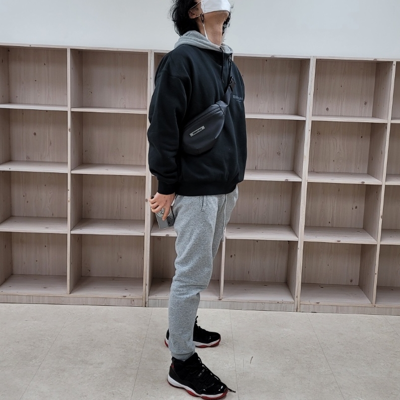 Jordan 11 Retro Bred 2019, Essentials Pull-Over Mockneck Sweatshirt Black 2020 착용 스타일