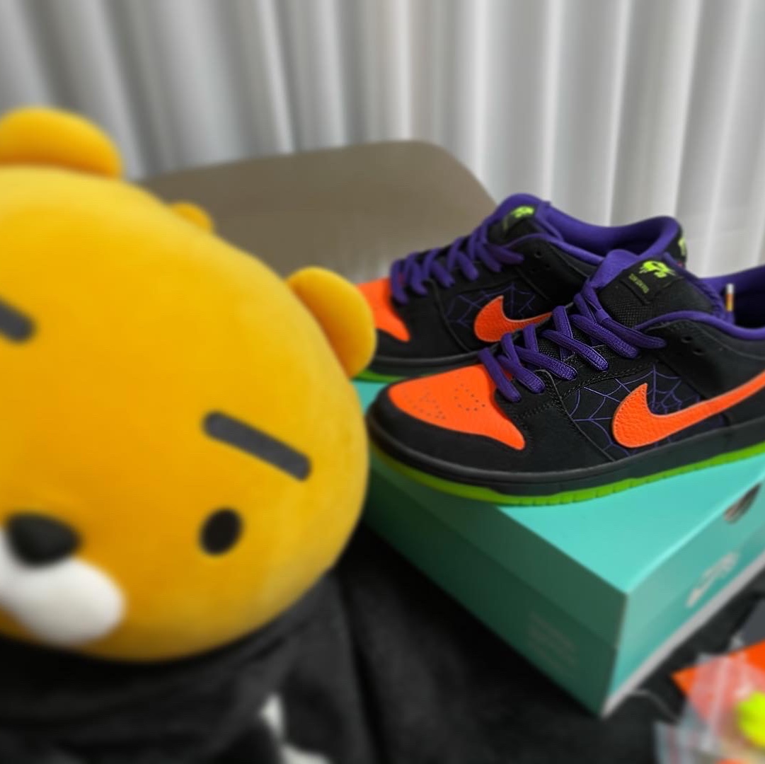Nike SB Dunk Low Pro Night of Mischief Halloween, Jordan 1 x Travis Scott Retro High OG SP Mocha 착용 스타일 - 1