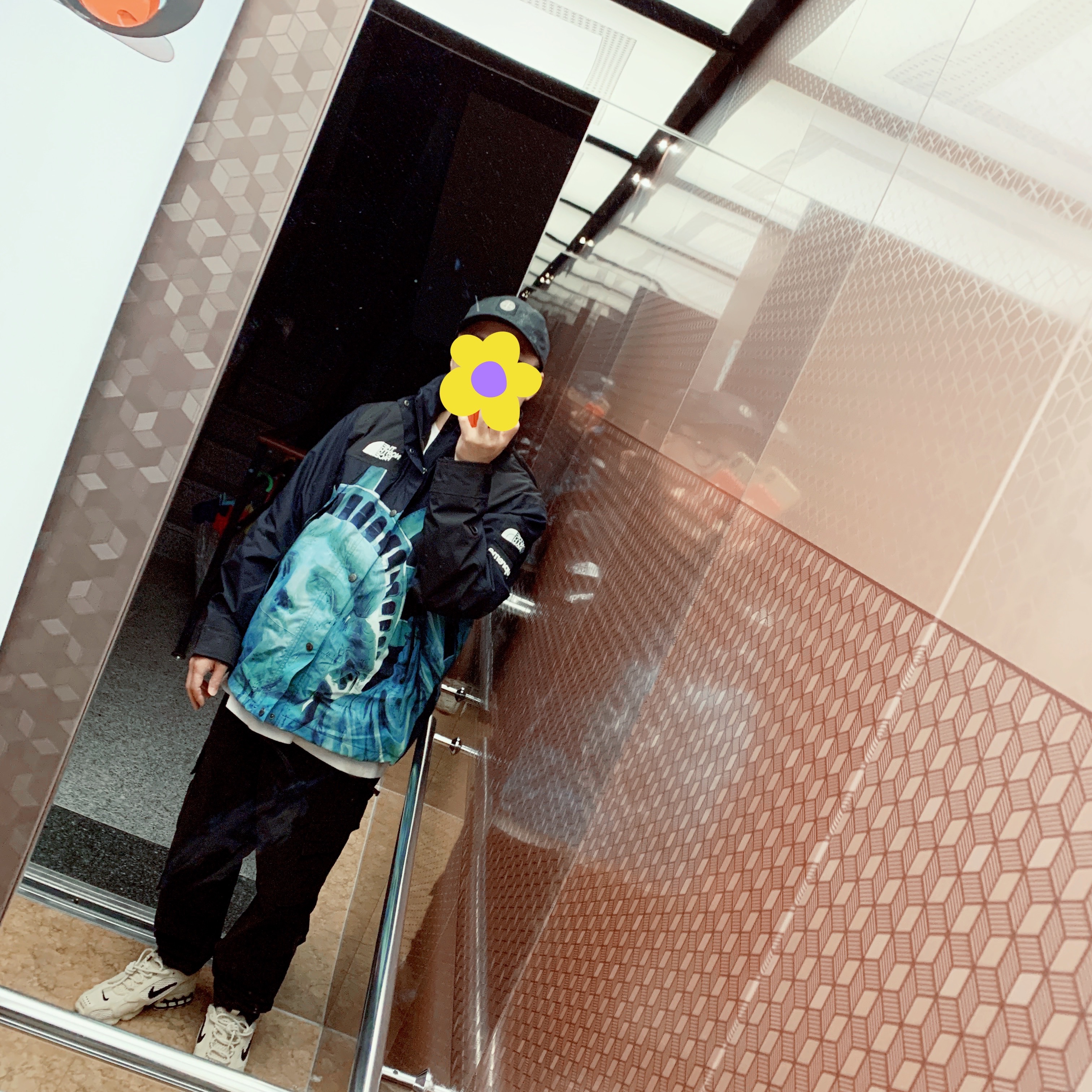 Supreme x The North Face Statue of Liberty Mountain Jacket Black - 19FW, Supreme x Stone Island Painted Camo Nylon 6-Panel Black - 20FW 착용 스타일