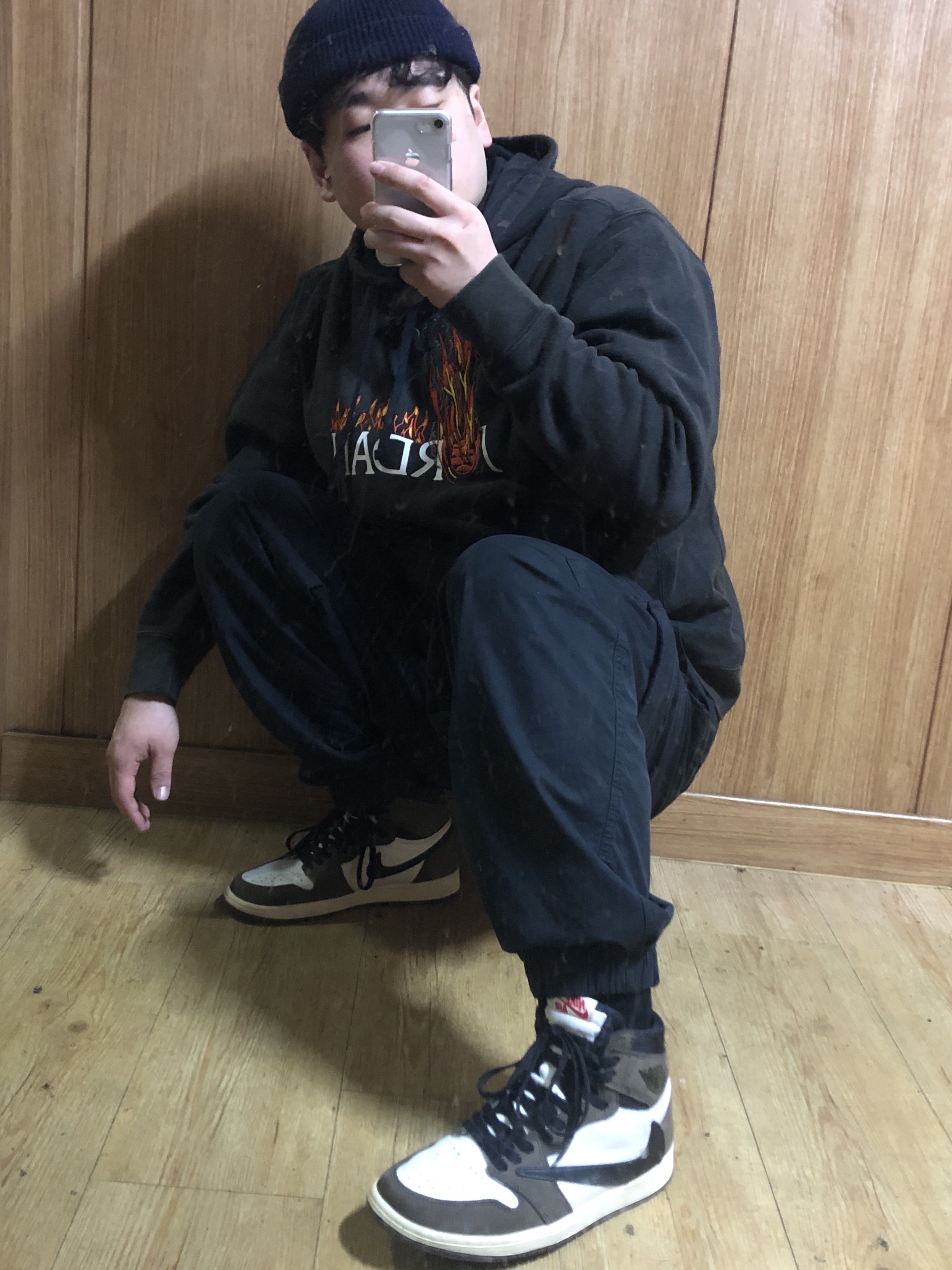 Jordan 1 x Travis Scott Retro High OG SP Mocha, Jordan x Travis Scott MJ Fleece Hoodie - Asia 착용 스타일