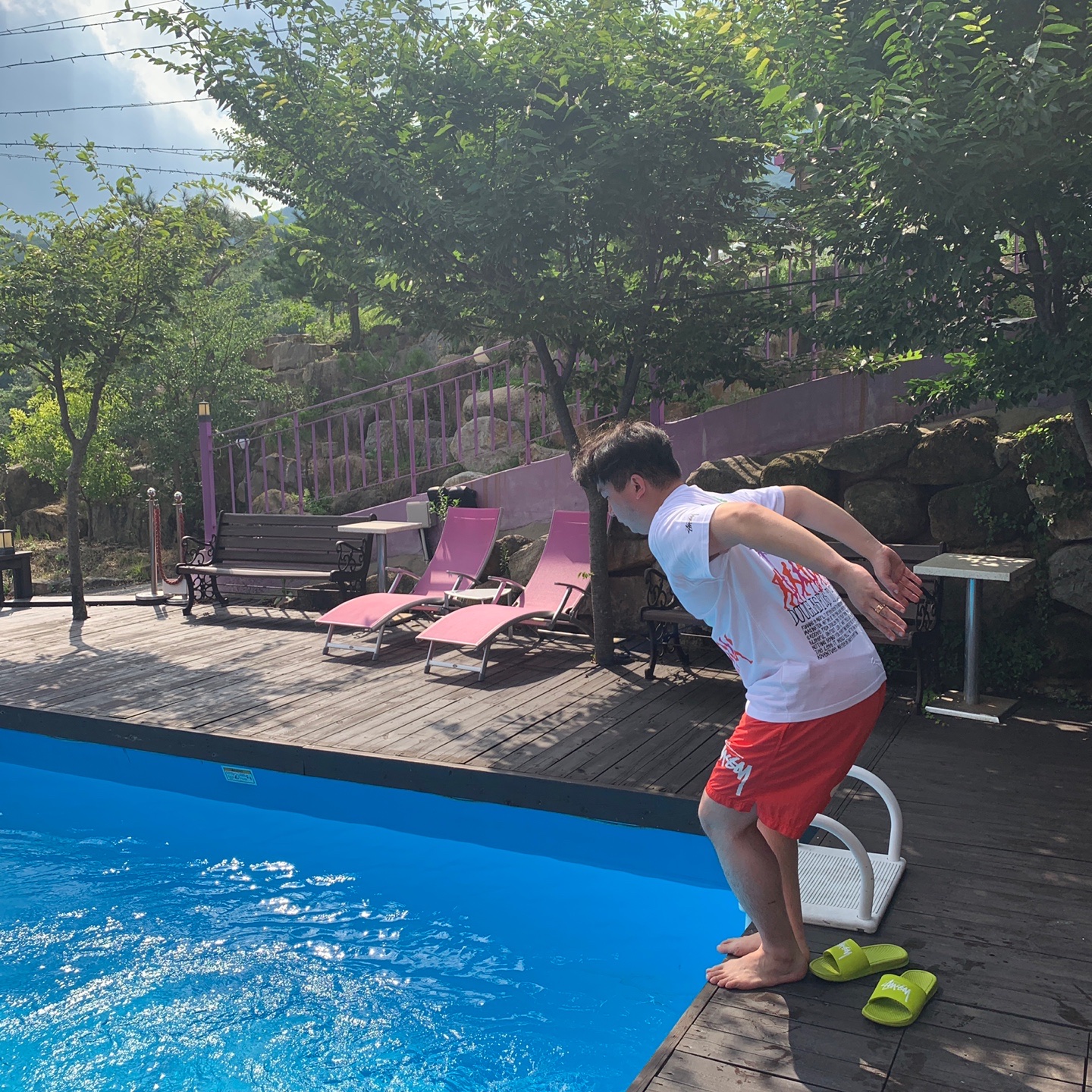 Nike x Stussy Water Shorts Habanero Red, Nike x Stussy Douglas Firs to Palm Trees T-Shirt - US/EU 착용 스타일