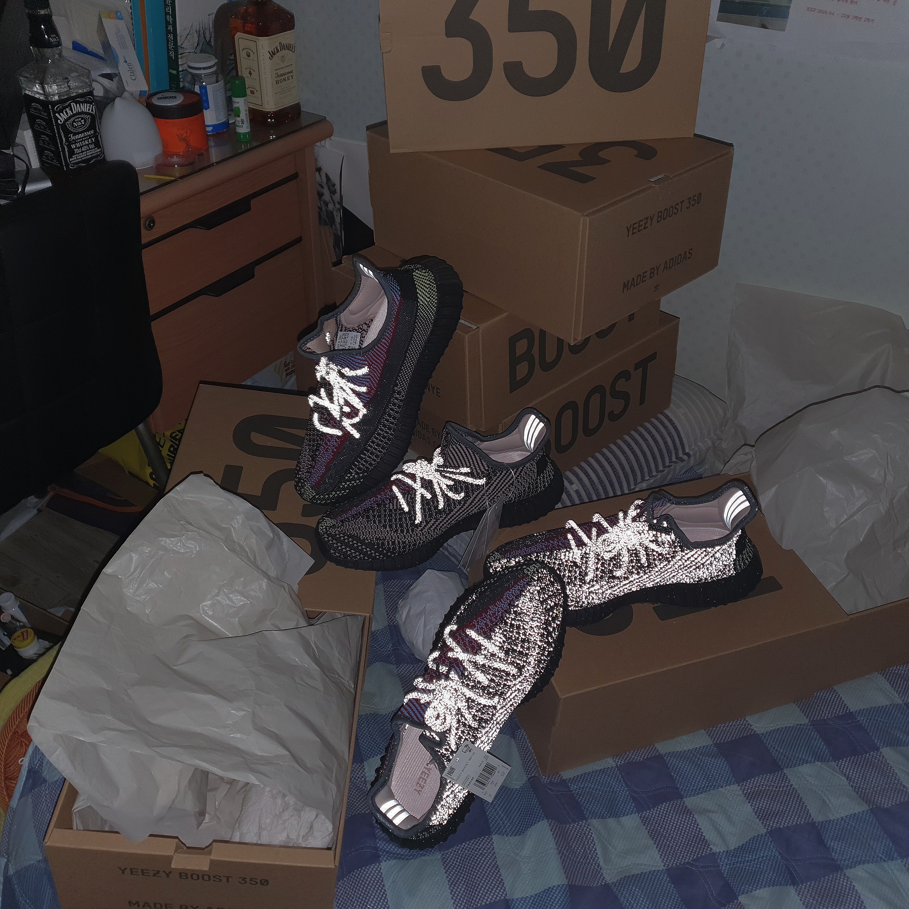 Adidas Yeezy Boost 350 V2 Yecheil - Non-Reflective, Adidas Yeezy Boost 350 V2 Yecheil - Reflective 착용 스타일