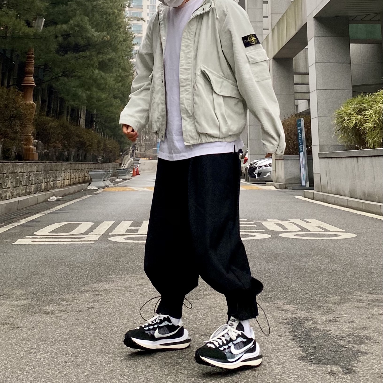 Supreme x Stone Island Corduroy Jacket Stone - 20FW, Nike x Sacai VaporWaffle Black White 착용 스타일 - 2