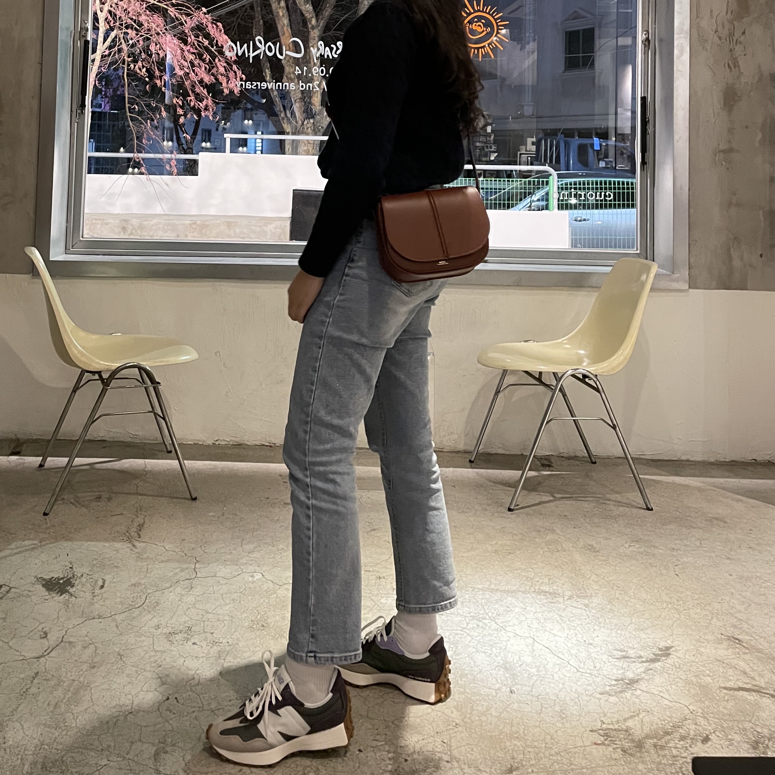 (W) New Balance 327 Oak Leaf Green 착용 스타일