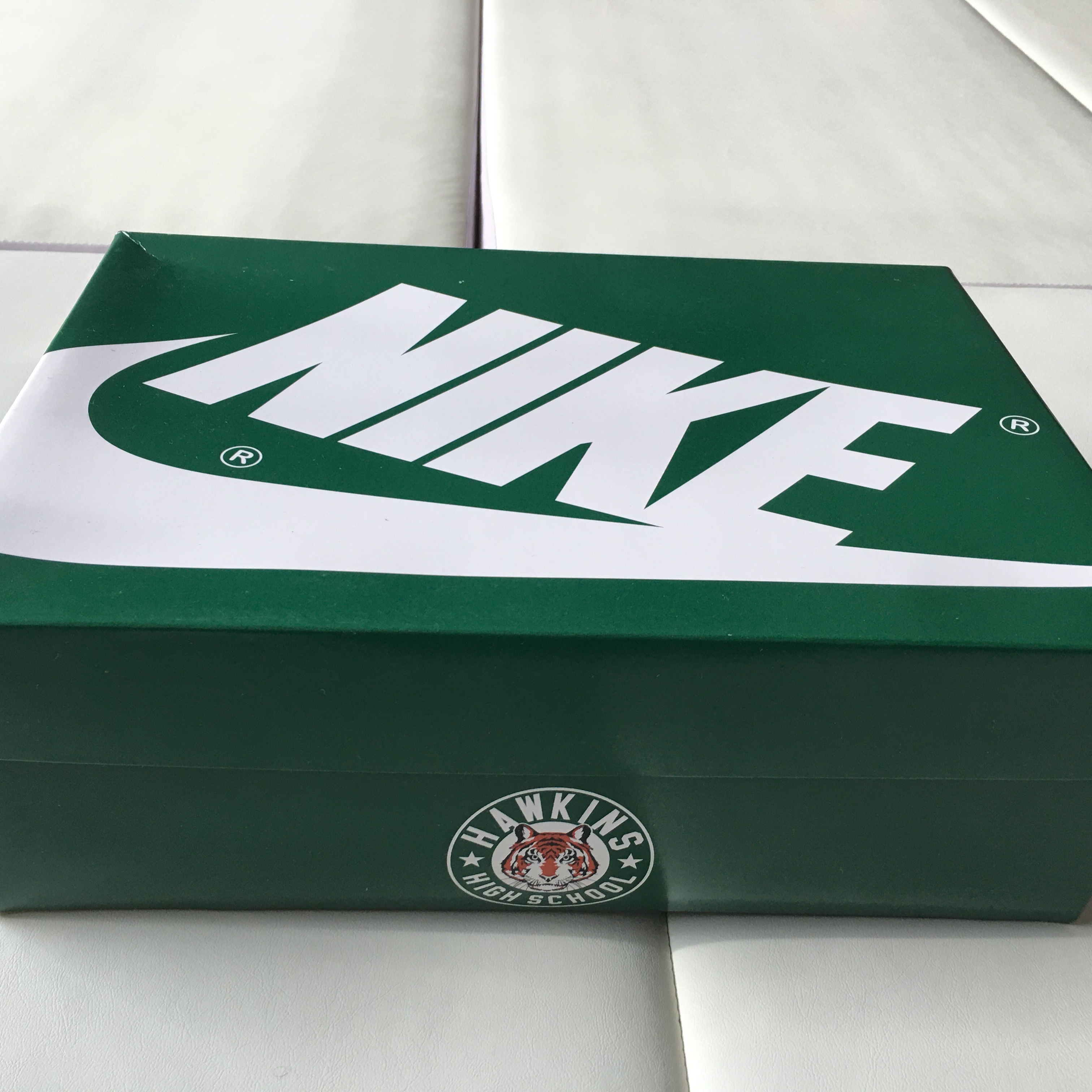 Nike x Stranger Things Tailwind 79 Hawkins High School 착용 스타일 - 2