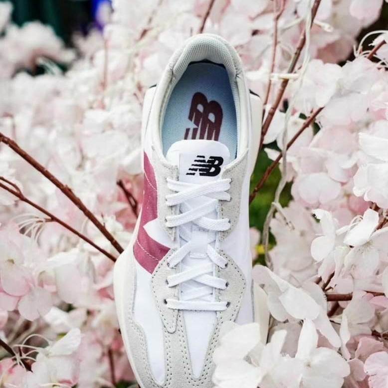 (W) New Balance 327 Gray Rose 착용 스타일 - 1