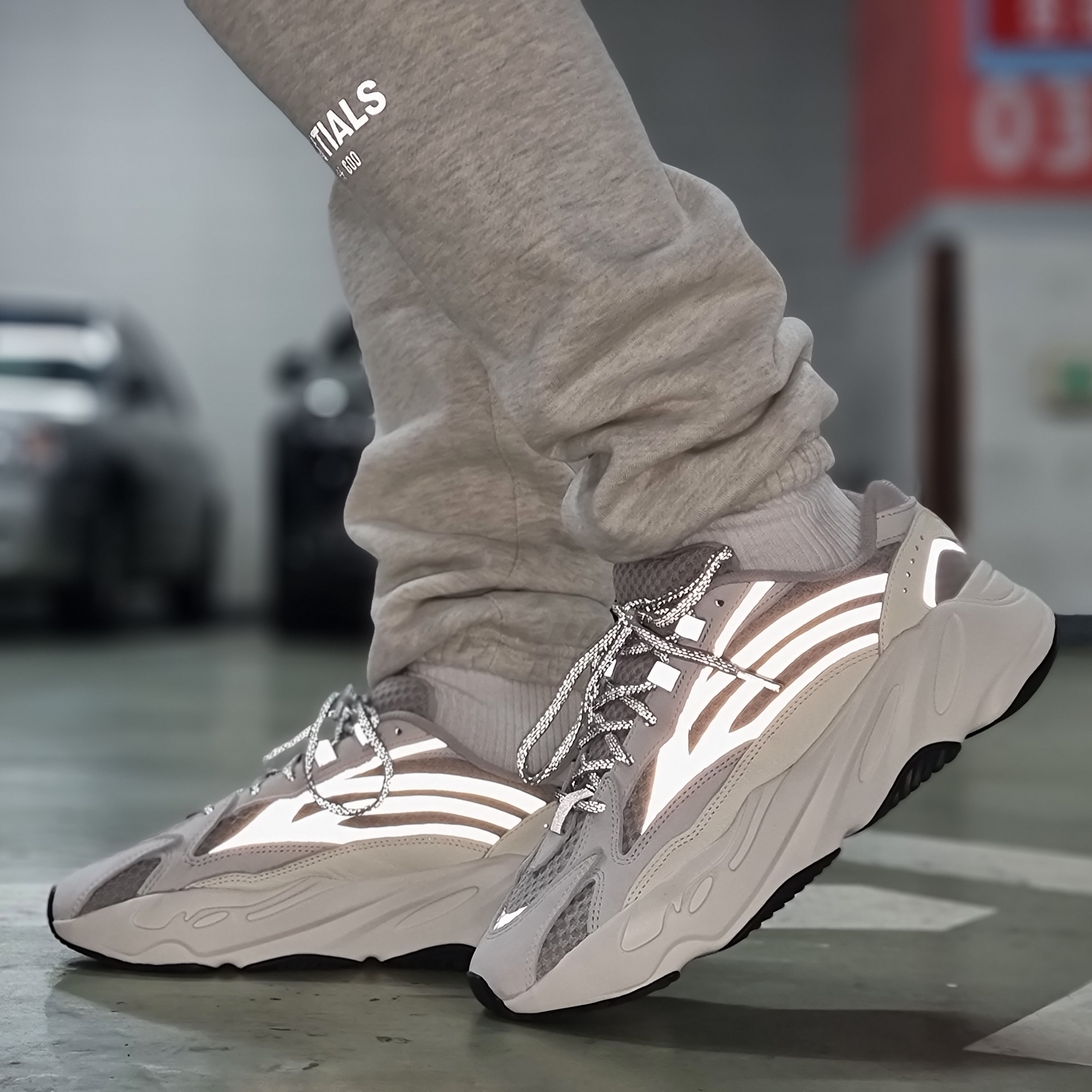 Adidas Yeezy Boost 700 V2 Static 2018, Essentials Sweatpants Oatmeal/Oatmeal Heather/Light Heather Oatmeal 2020 착용 스타일 - 2
