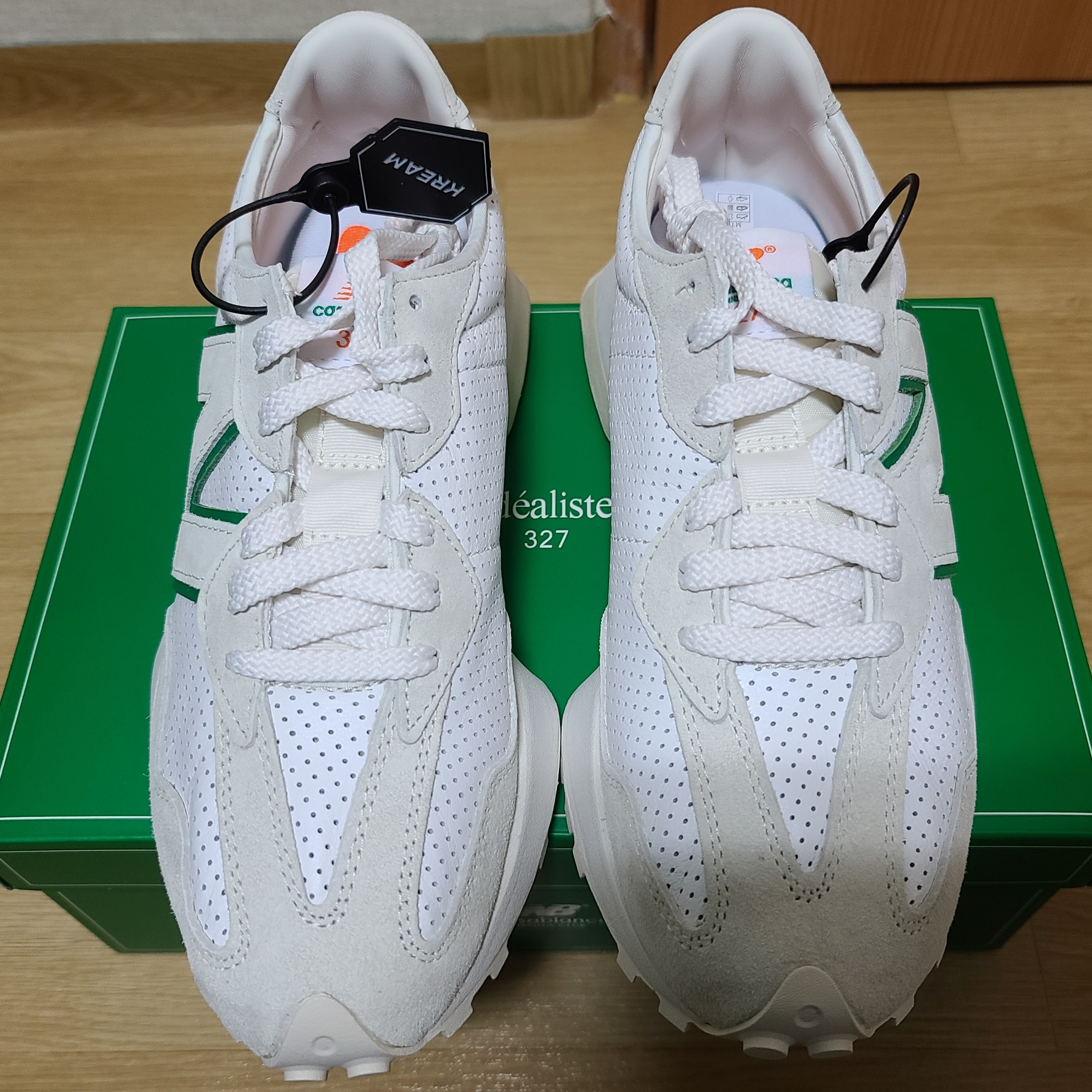 New Balance x Casablanca 327 Idealist Off White Green 착용 스타일 - 2