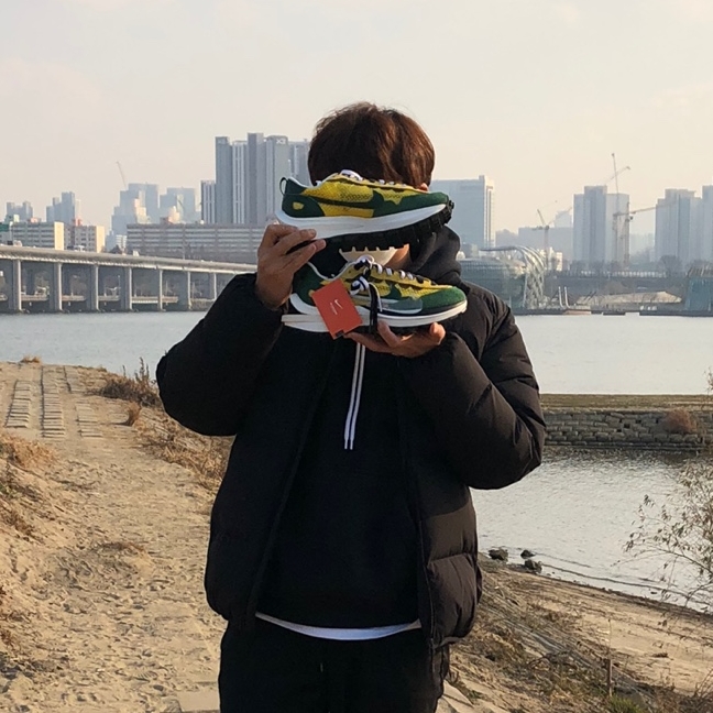 Nike x Sacai VaporWaffle Tour Yellow & Gorge Green Sail, Nike M NRG Hoodie Black White 착용 스타일