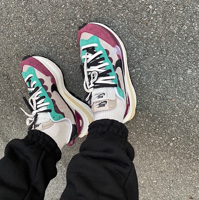 Nike x Sacai VaporWaffle String & Black Villain Red 착용 스타일 - 1