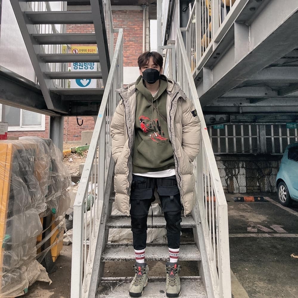 Jordan 6 x Travis Scott Retro Olive, Jordan x Travis Scott Washed Suede Hoodie Medium Olive 착용 스타일