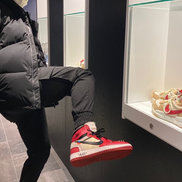 Jordan 1 x Off-White Retro High Chicago The Ten, Nike x Tom Sachs Mars Yard Shoe 1.0 Space Camp 착용 스타일
