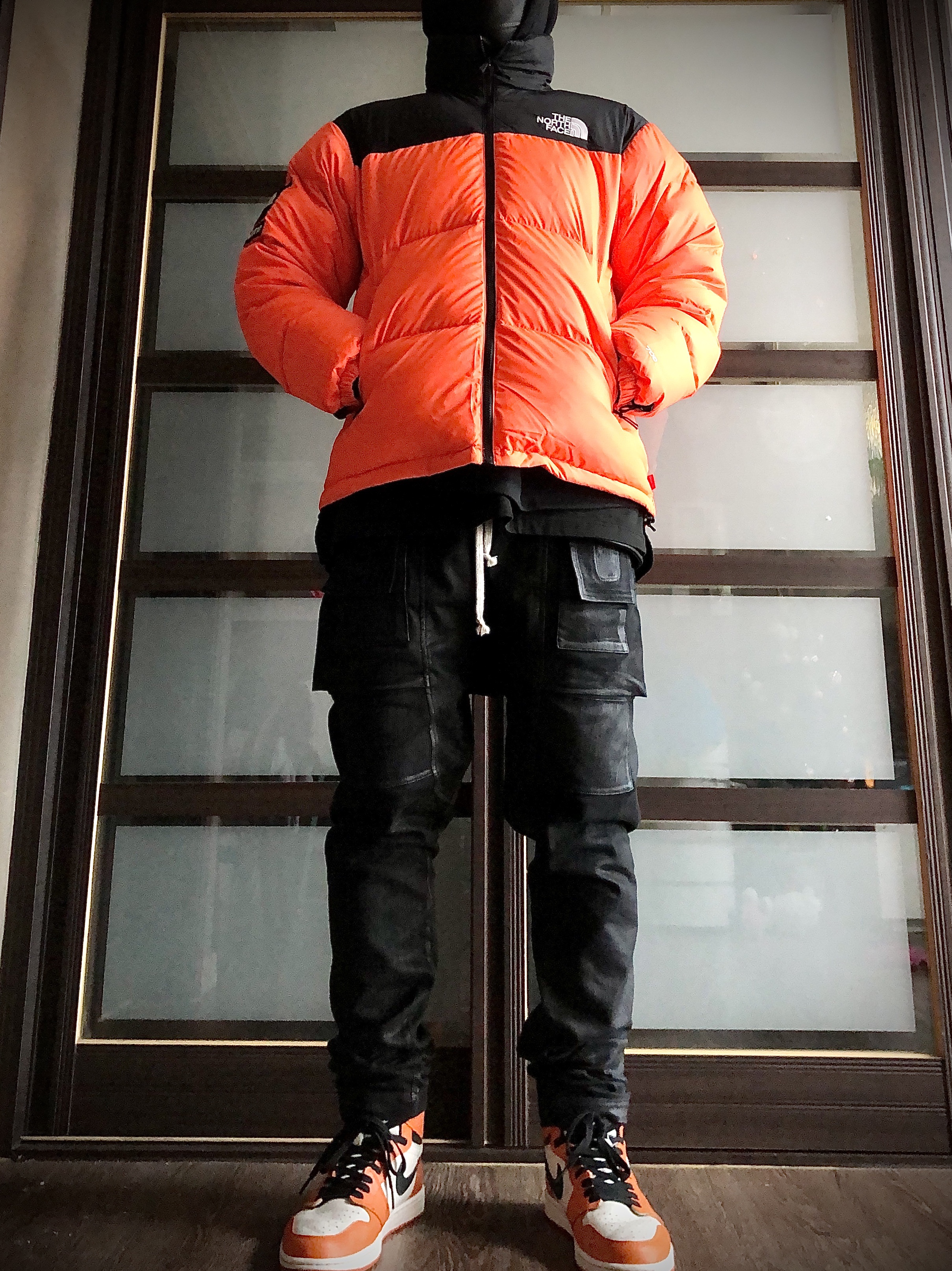 Jordan 1 Retro High OG Reverse Shattered Backboard, Supreme x The North Face Nuptse Orange - 16FW 착용 스타일 - 1
