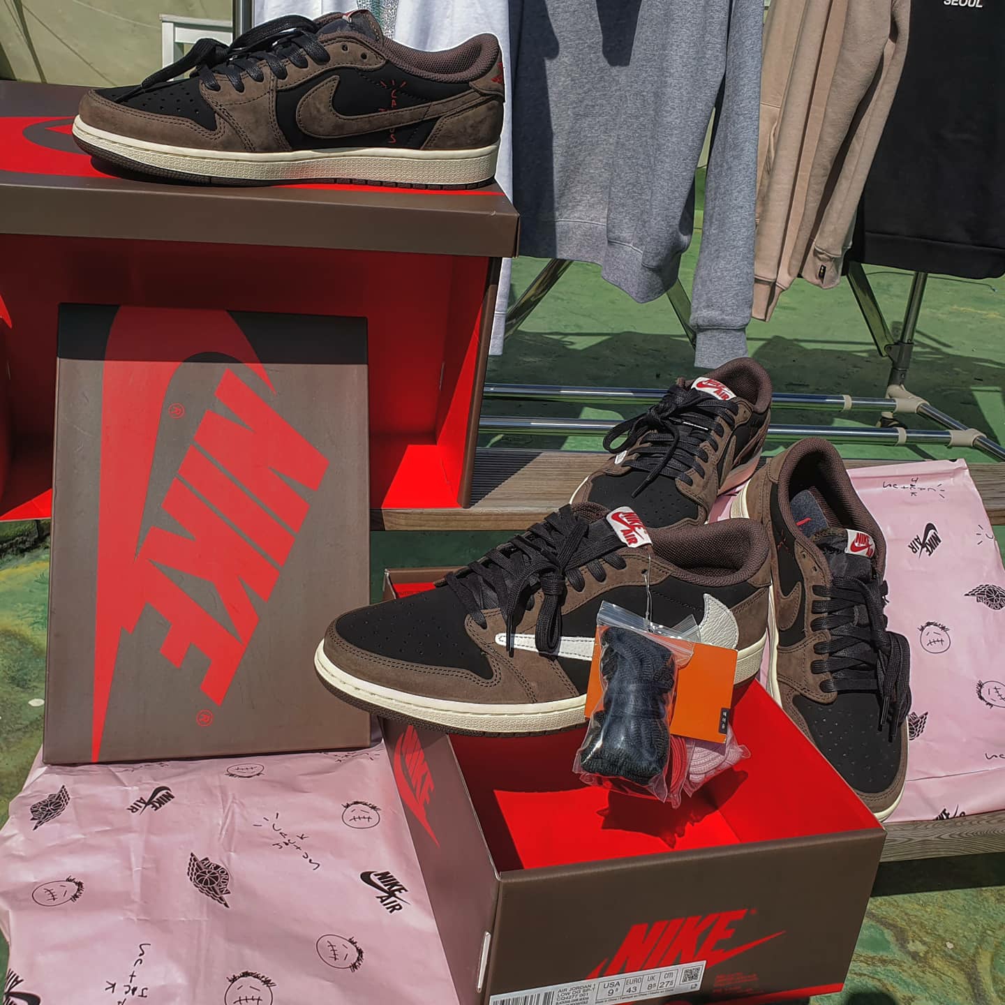 Jordan 1 x Travis Scott Retro Low OG SP Mocha 착용 스타일