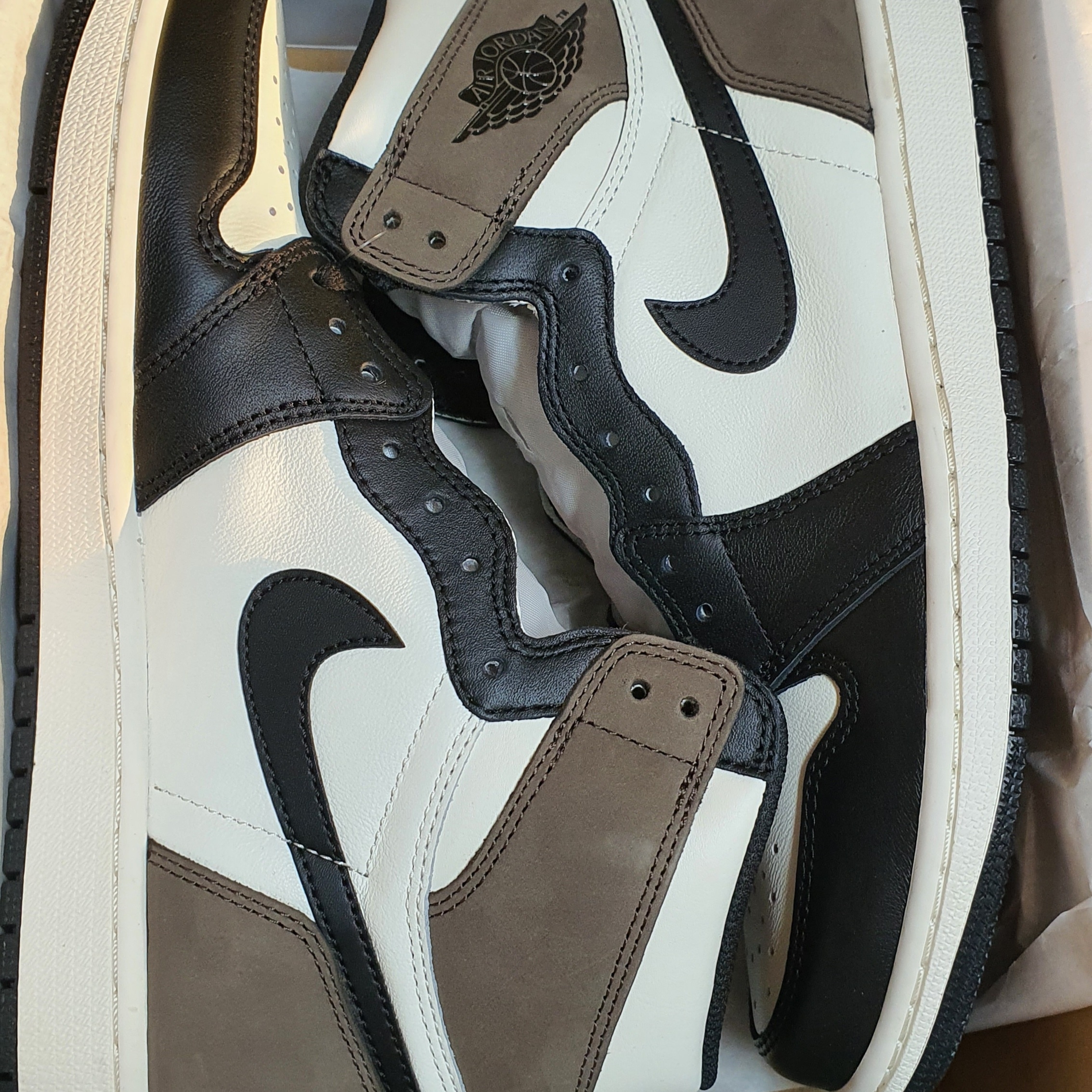 Jordan 1 Retro High OG Black Mocha 착용 스타일