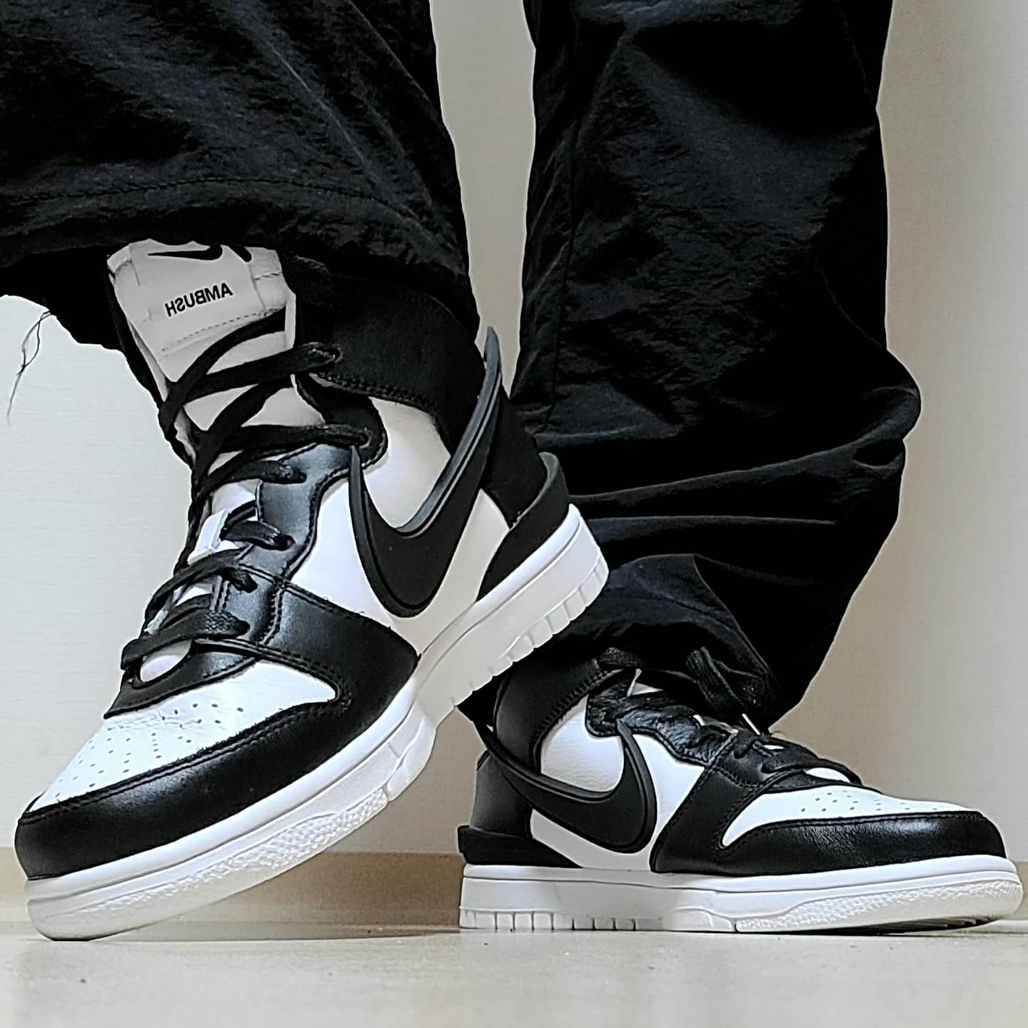 Nike x Ambush Dunk High Black 착용 스타일 - 2