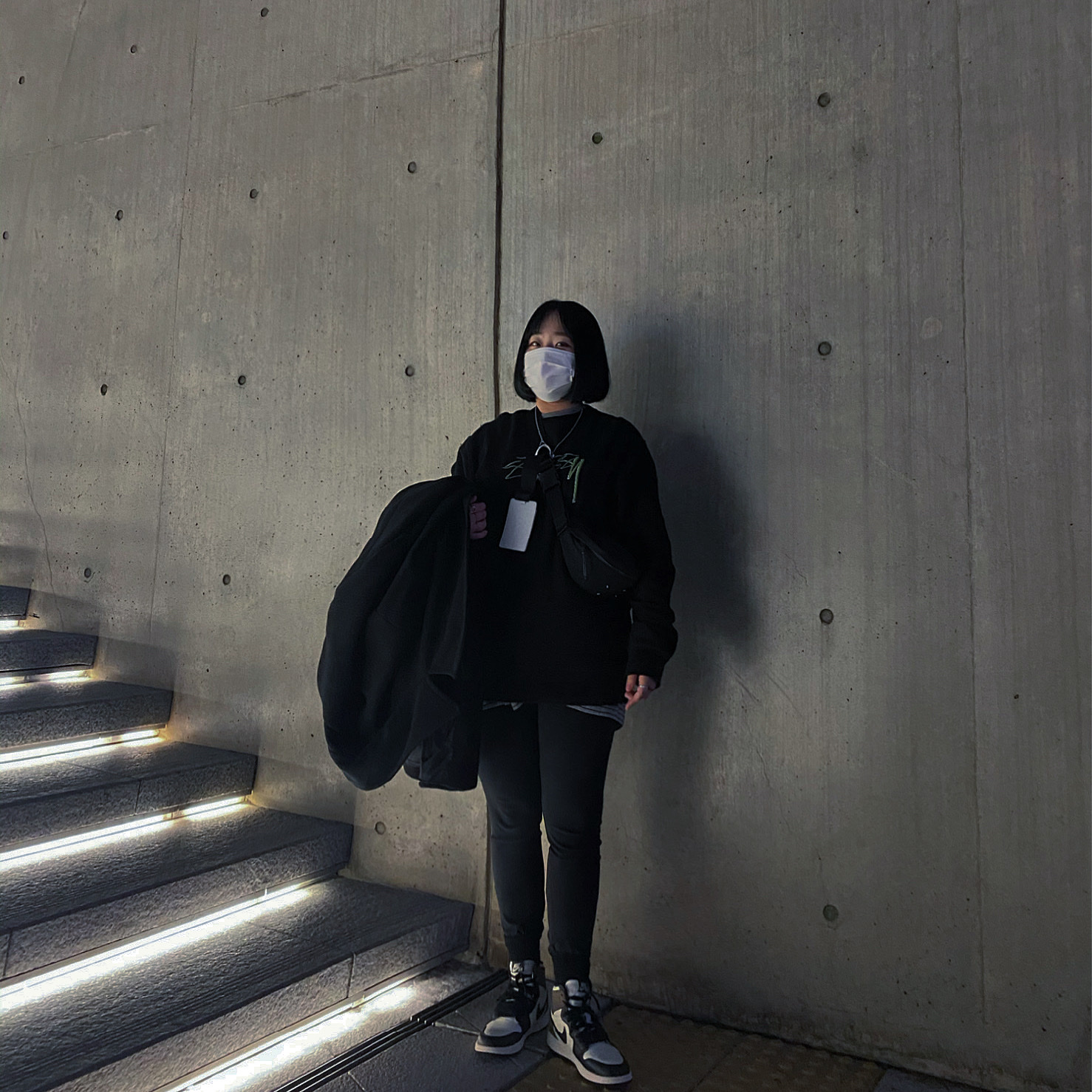 (GS) Jordan 1 Retro High OG Black Mocha 착용 스타일 - 1