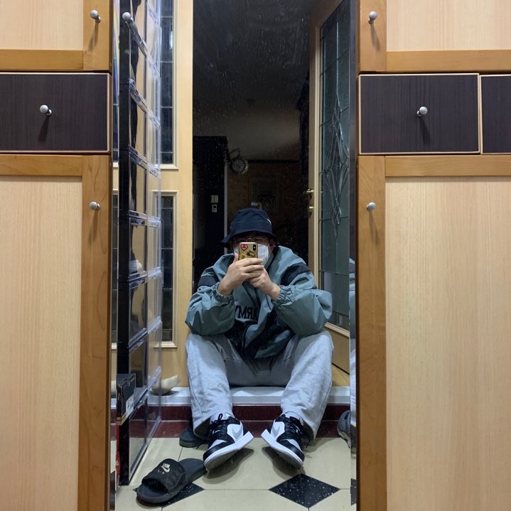 Nike x Stussy Bucket Hat Black, Jordan 1 Low Black Light Smoke Grey 착용 스타일