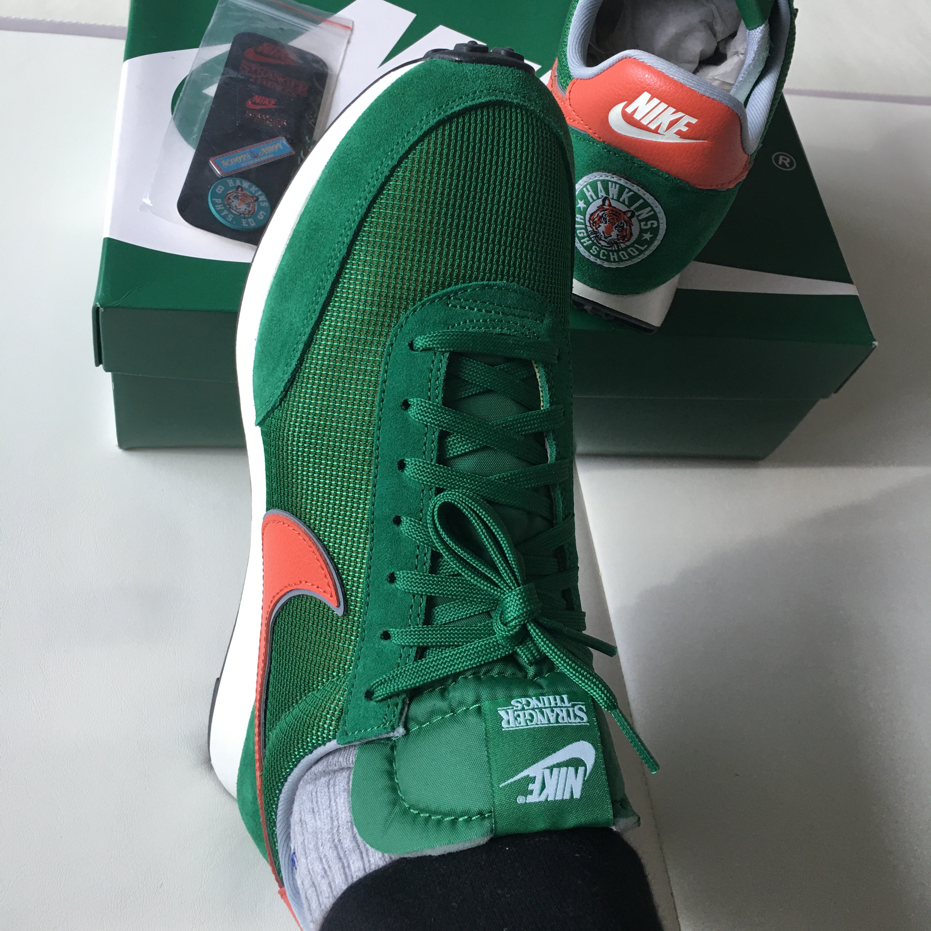 Nike x Stranger Things Tailwind 79 Hawkins High School 착용 스타일 - 5