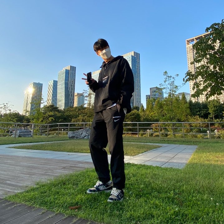 Nike x Travis Scott SB Dunk Low, Supreme x Nike Jewel Reversible Ripstop Anorak Black - 20FW 착용 스타일