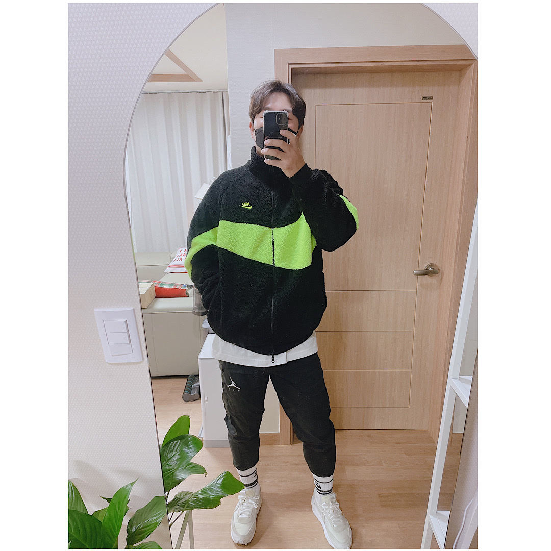 Nike Big Swoosh Full Zip Jacket Black Volt, Nike x Sacai LDWaffle White Nylon 착용 스타일 - 1