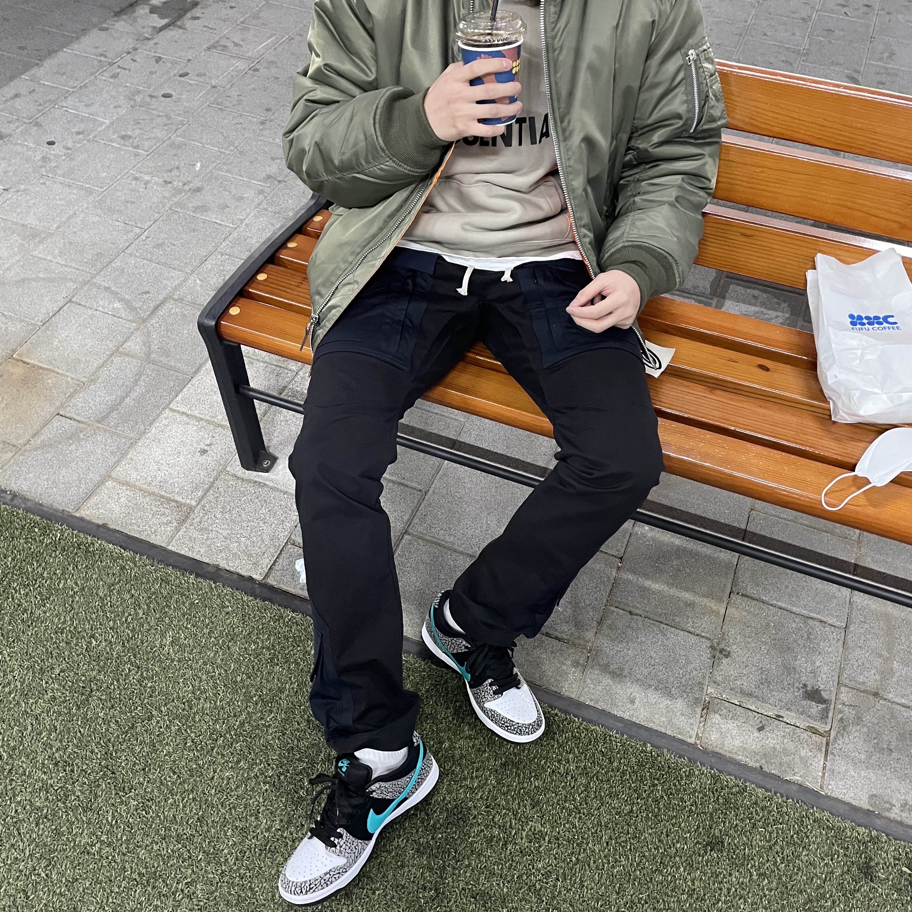 Nike SB Dunk Low Pro Clear Jade, Essentials 3D Silicon Applique Pullover Hoodie Olive/Khaki - 20FW 착용 스타일