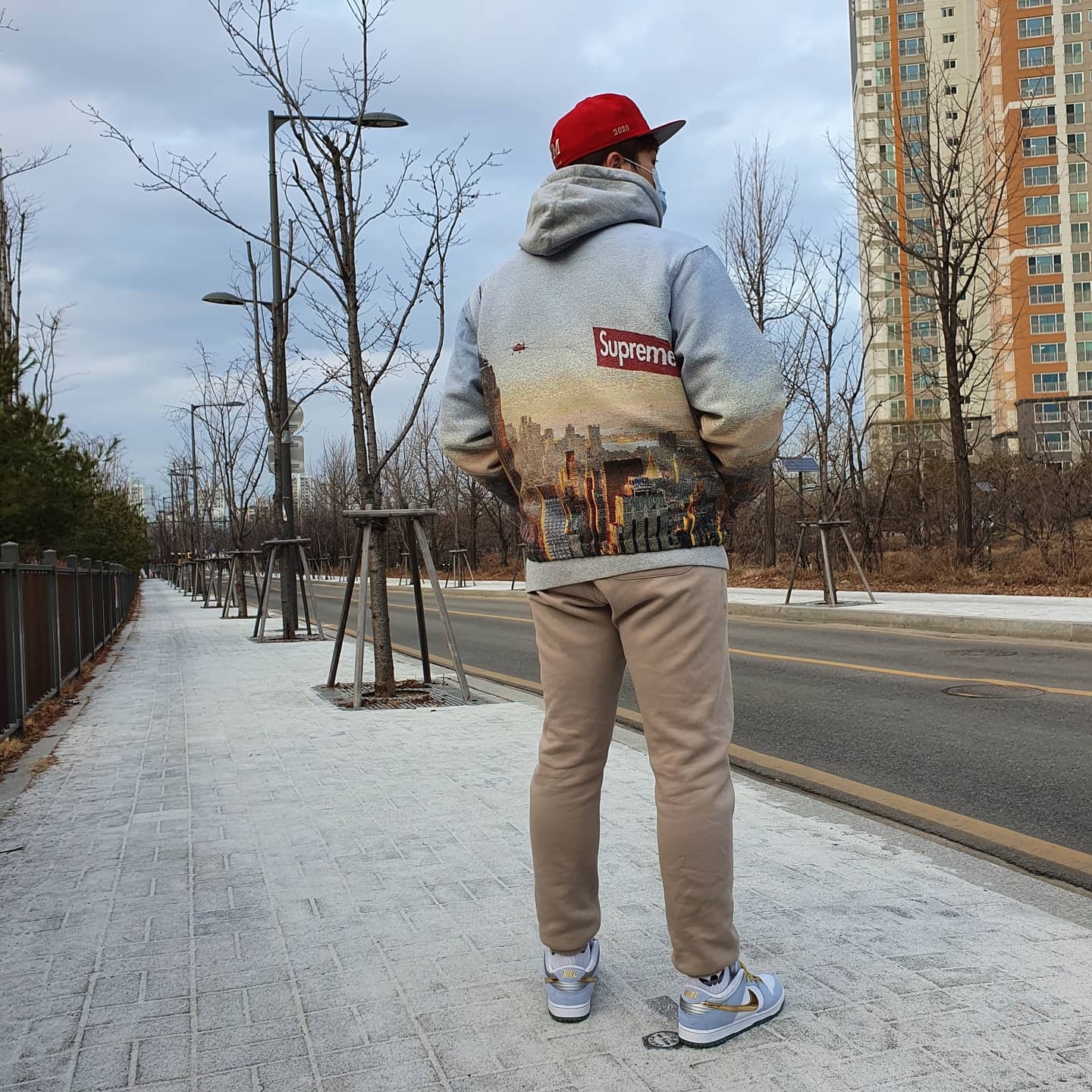 Supreme Aerial Tapestry Harrington Jacket - 20FW, Supreme Bandana Box Logo Hooded Sweatshirt Heather Grey - 19FW 착용 스타일 - 3
