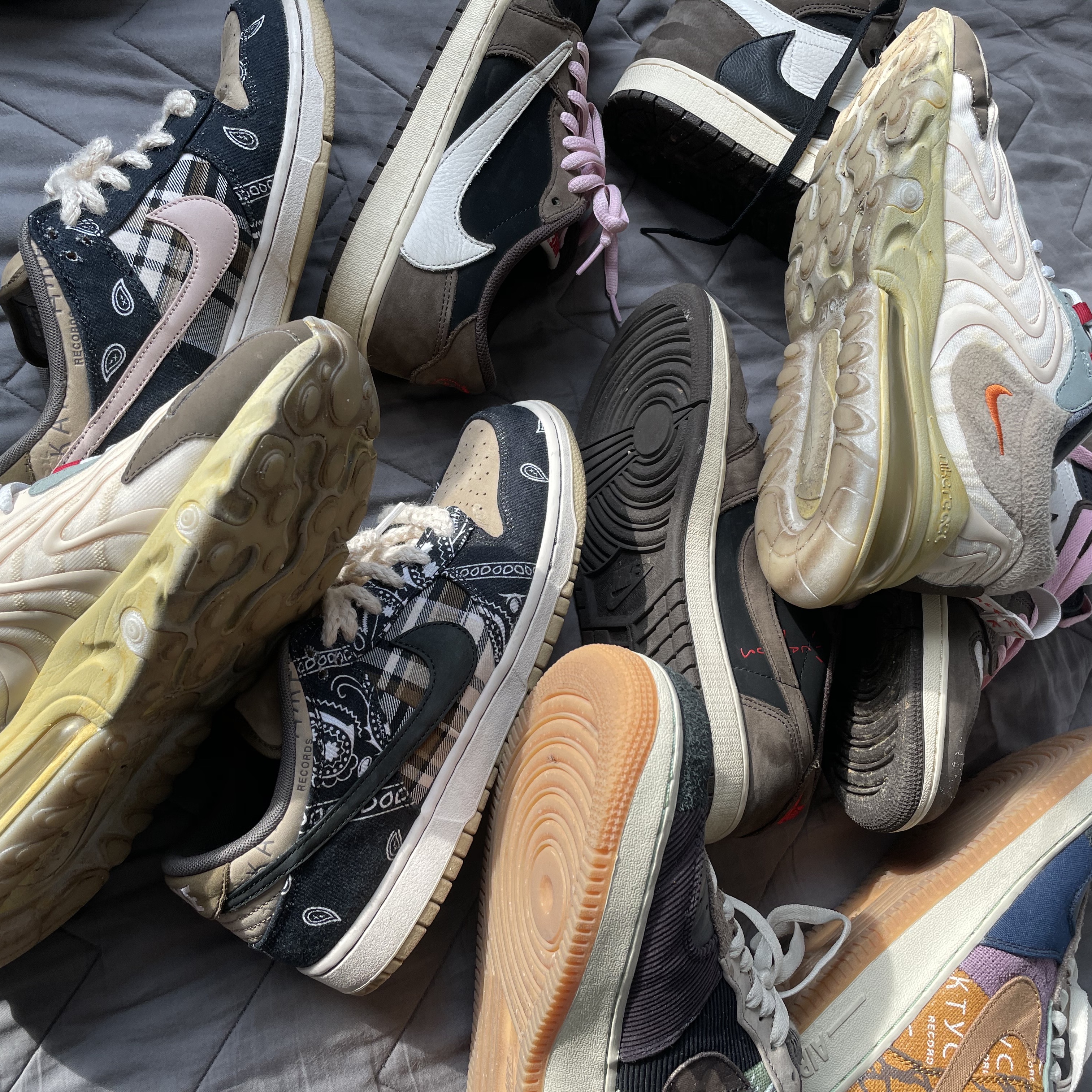 Nike x Travis Scott Air Max 270 React Cactus Trails, Jordan 1 x Travis Scott Retro High OG SP Mocha 착용 스타일