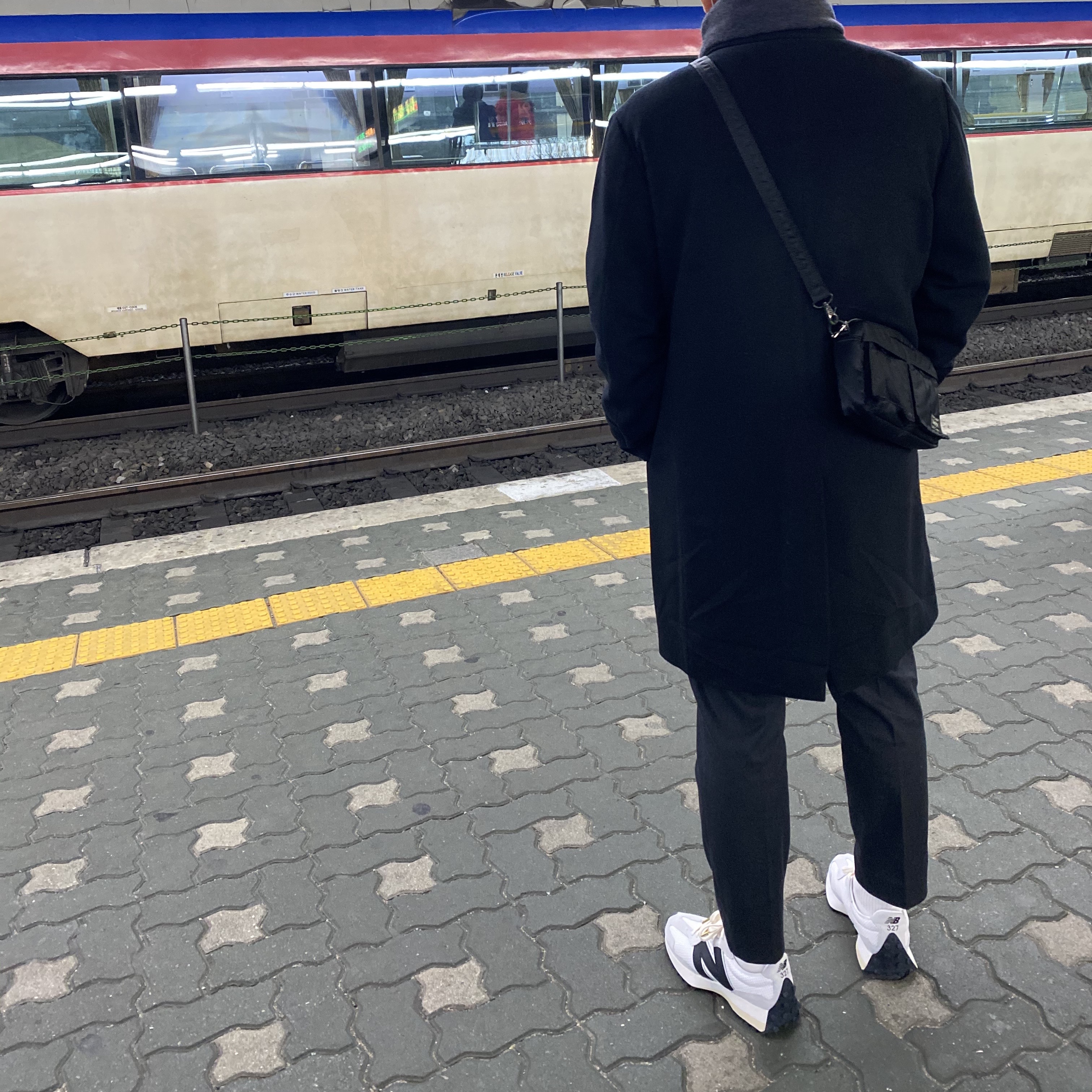 New Balance x Casablanca 327 Idealist Black Grey Pink 착용 스타일