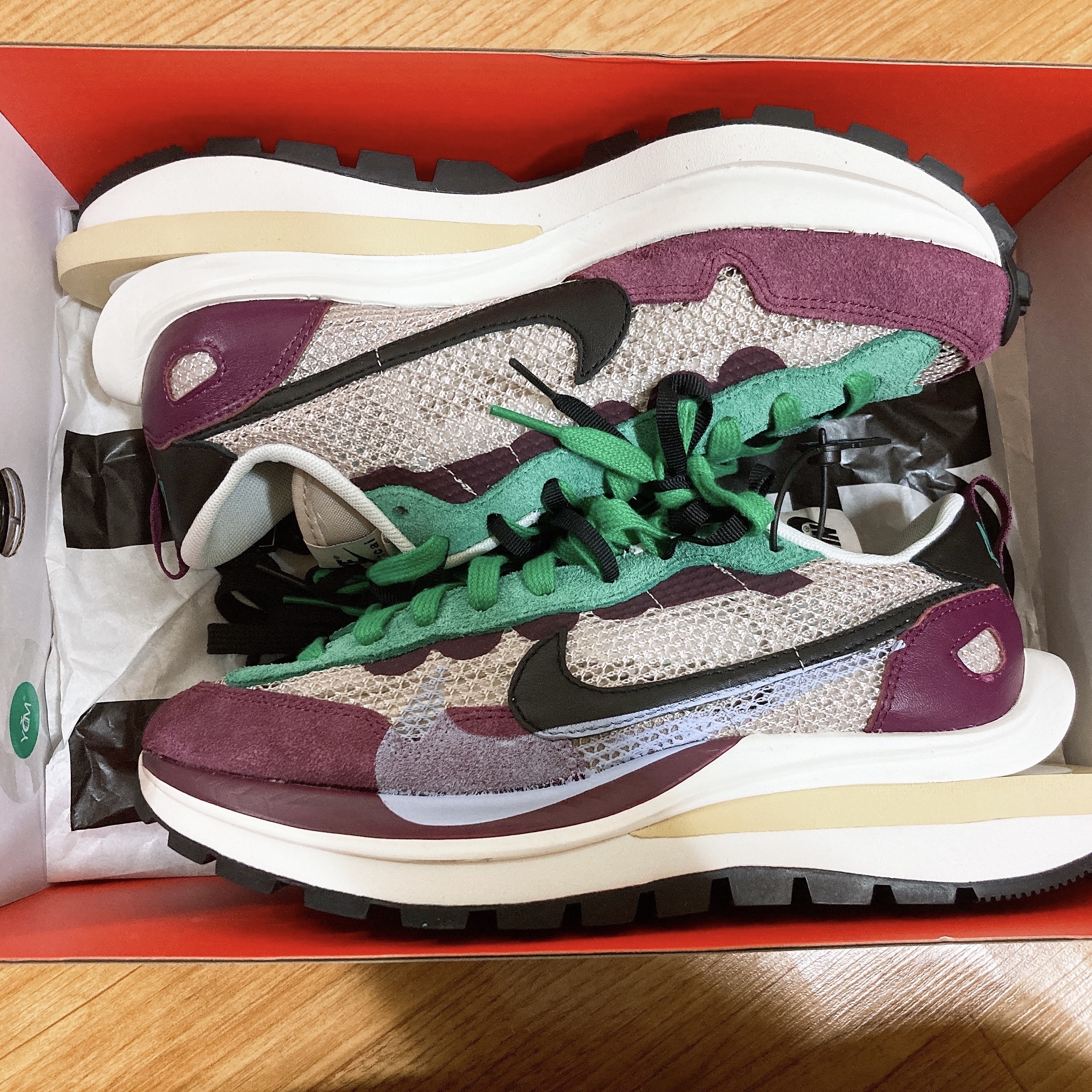 Nike x Sacai VaporWaffle String & Black Villain Red 착용 스타일 - 1