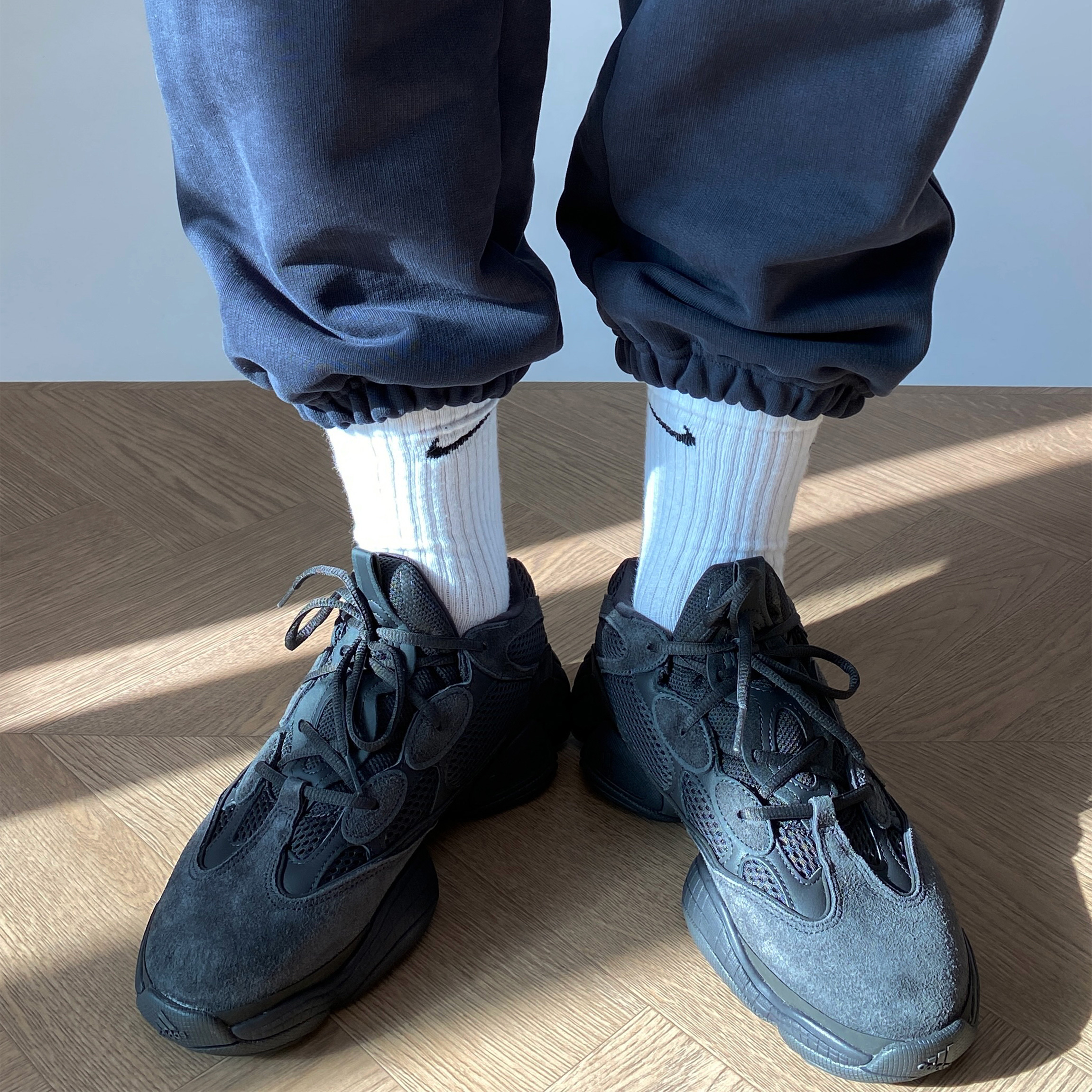 Adidas Yeezy 500 Utility Black 2018/2020 착용 스타일 - 5