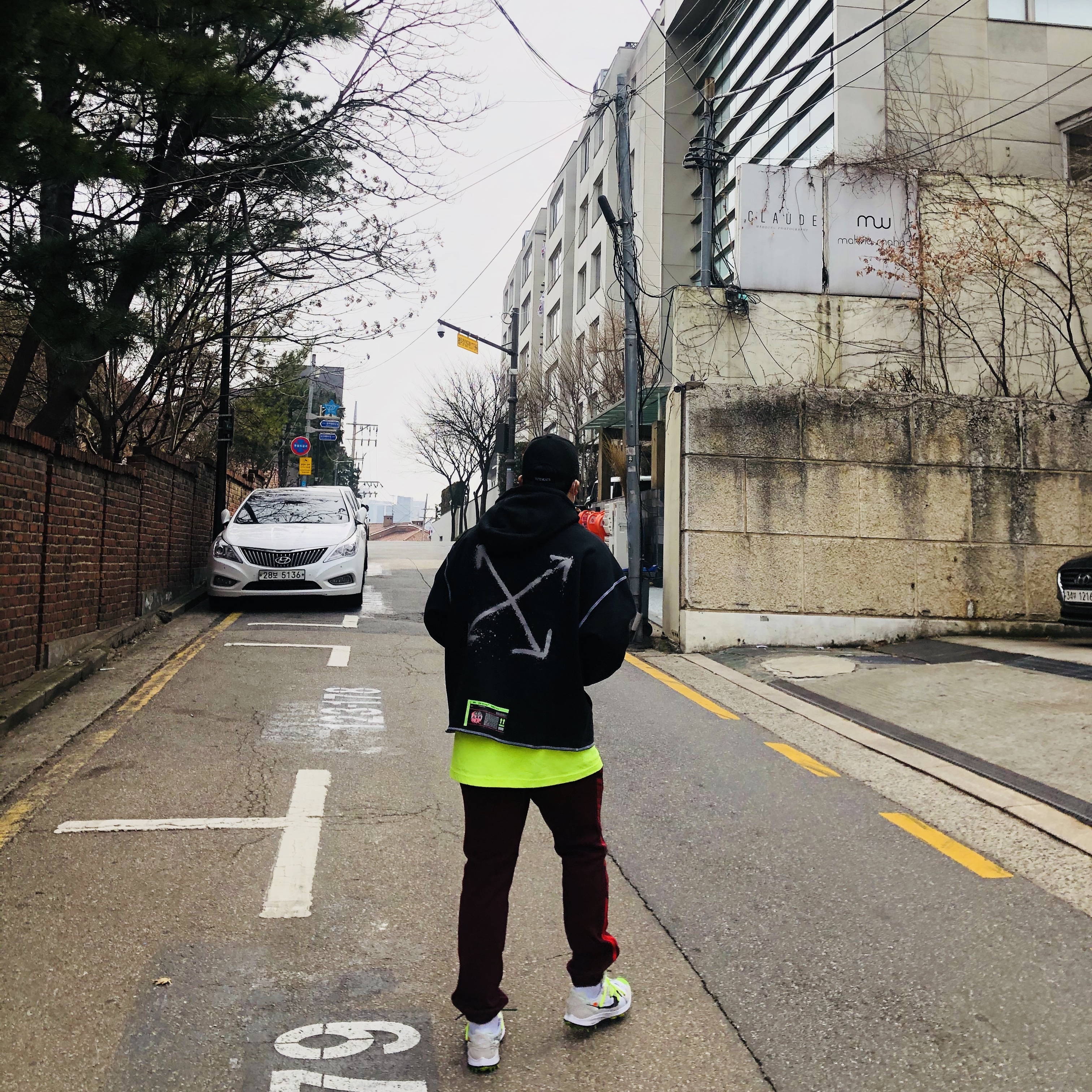 (W) Nike x Off-White Zoom Terra Kiger 5 White, Nike x Off-White NRG RU Hoodie 착용 스타일
