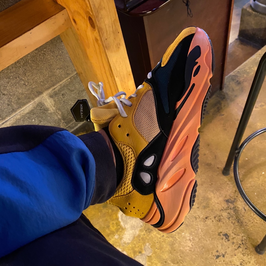 Adidas Yeezy Boost 700 Sun 착용 스타일