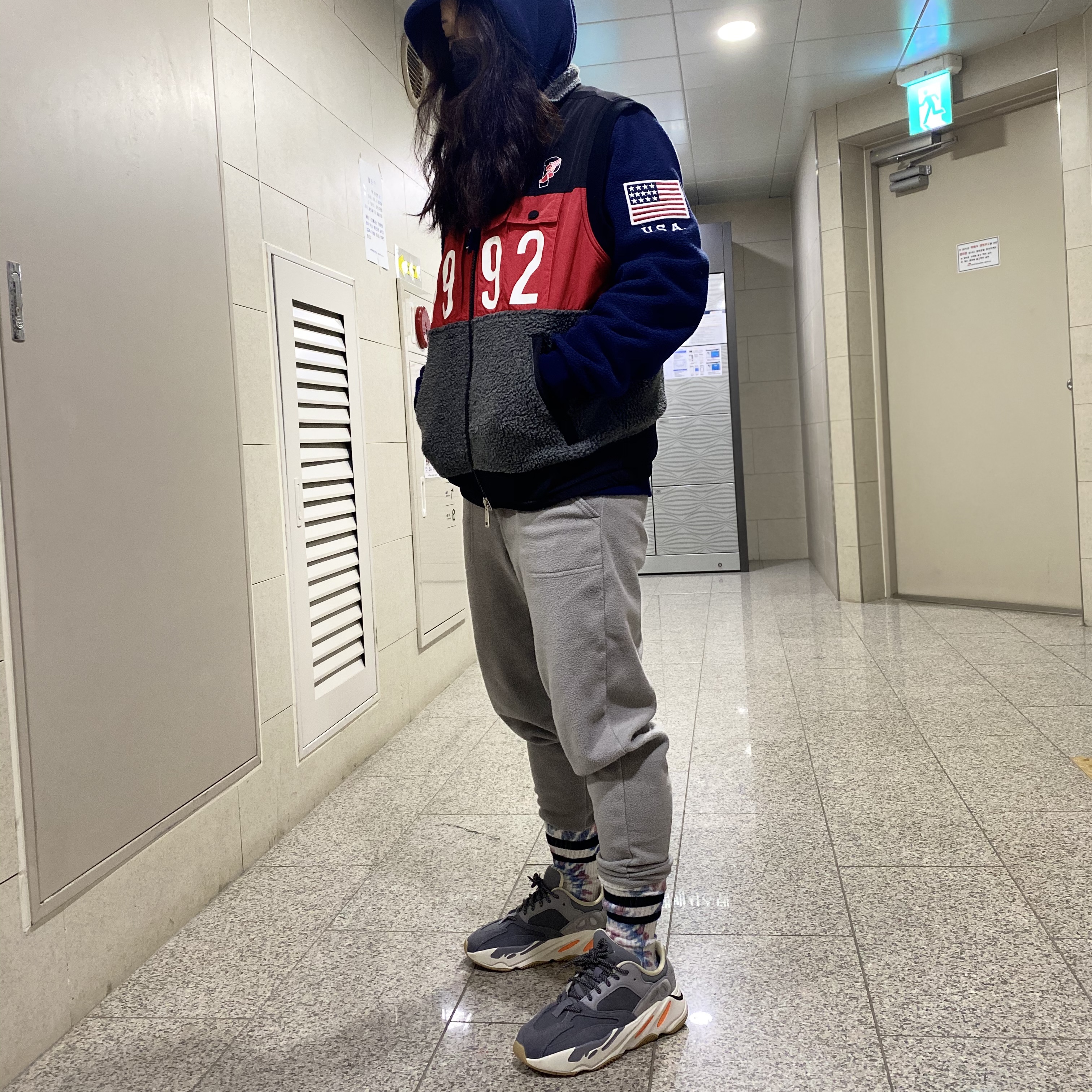 Adidas Yeezy Boost 700 Magnet 착용 스타일 - 1