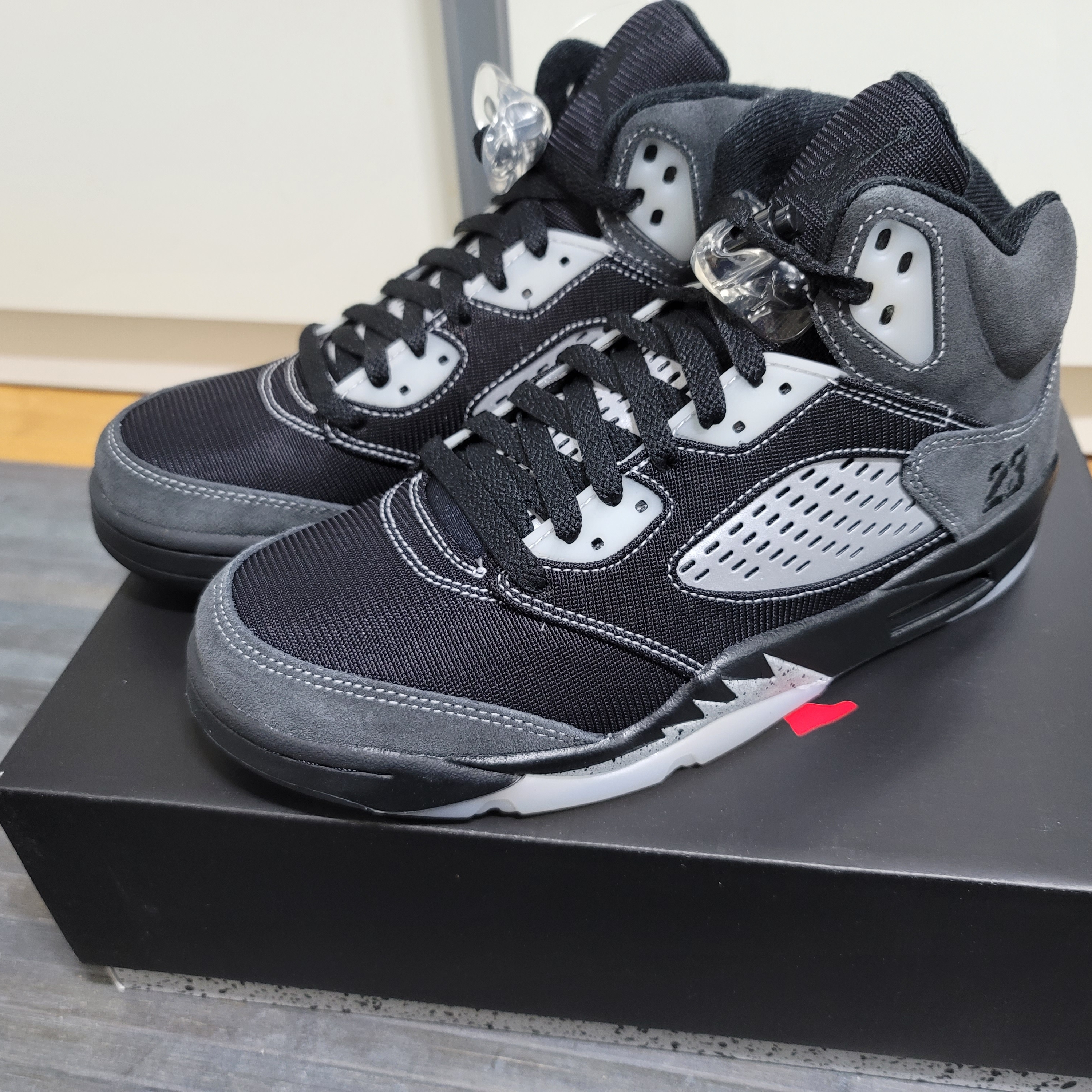 Jordan 5 Retro Anthracite 착용 스타일 - 1