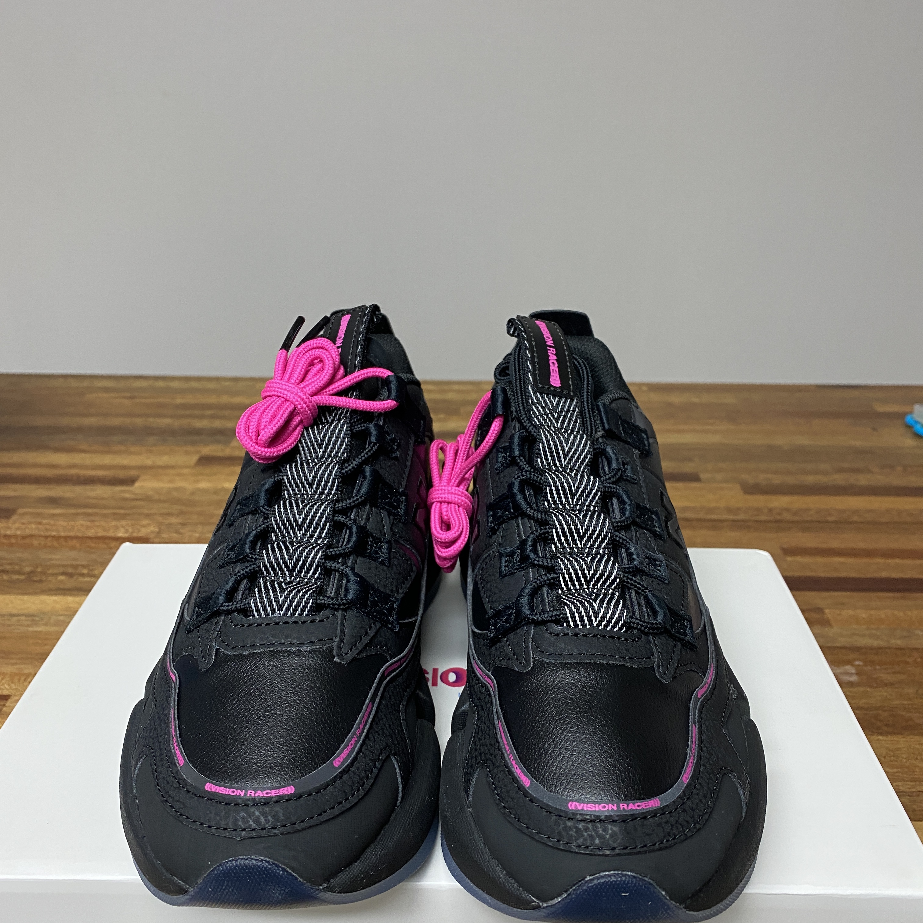 New Balance x Jaden Smith Vision Racer Black Pink 착용 스타일 - 3