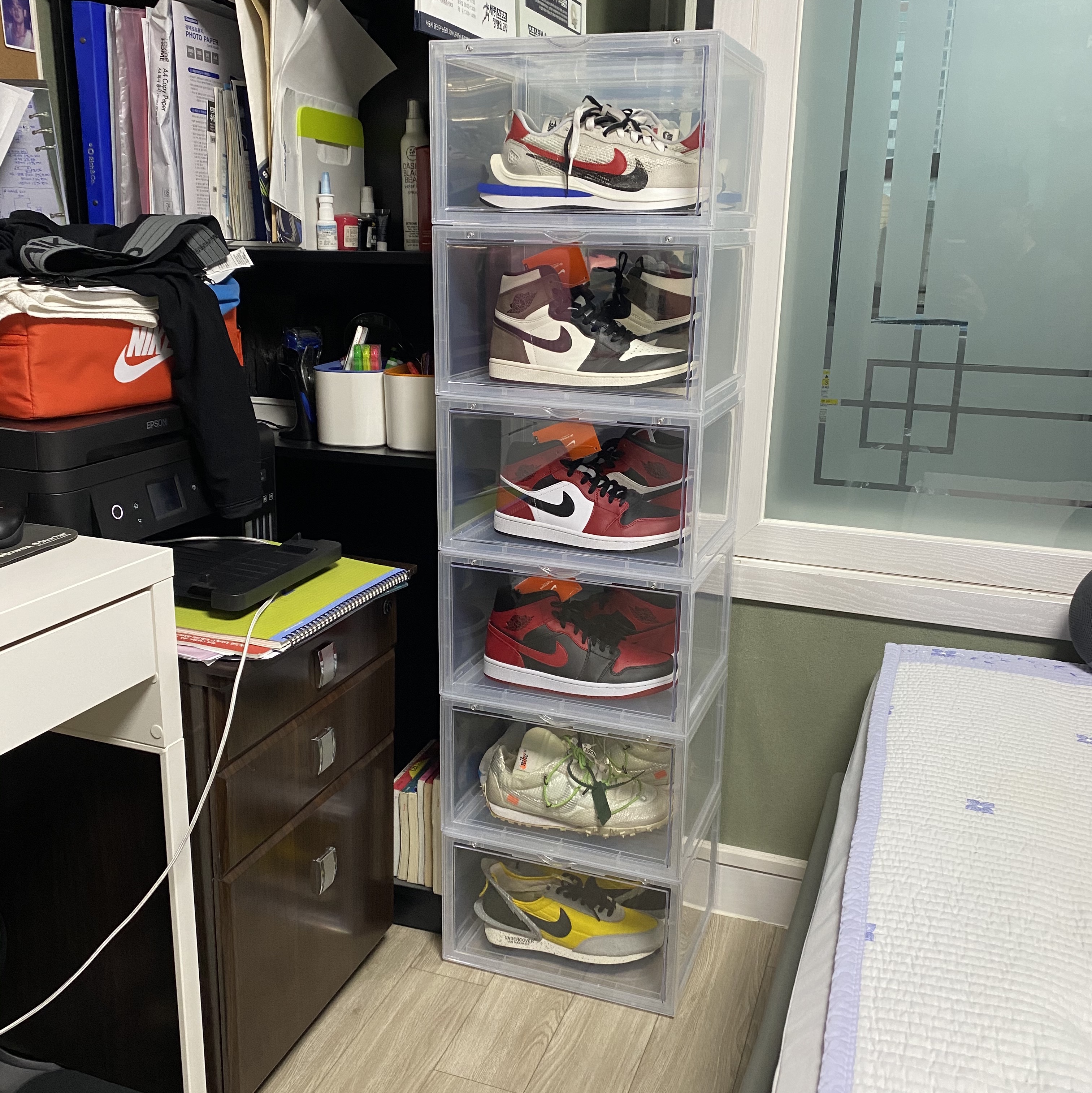 Nike x Sacai VaporWaffle Royal Fuchsia, Jordan 1 Retro High OG Black Mocha 착용 스타일